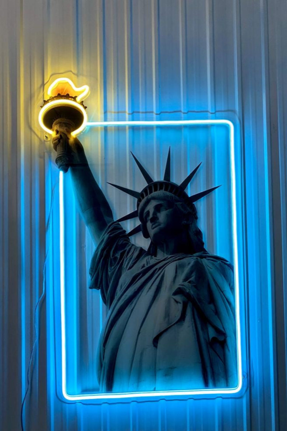 Lujolab.-Neon Aydınlatmalı Özgürlük Heykeli Tablosu-Tablo-1-Milagron.com