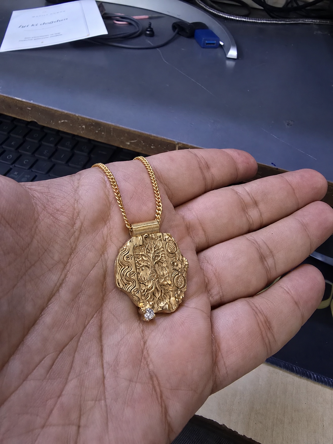 Cosmos Seal Kolye