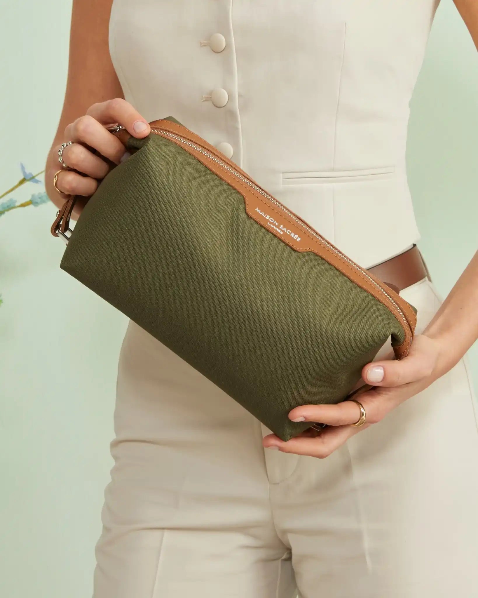 Maison Sacrée-Venti Khaki Daily Pouch-El Çantası-2-Milagron.com