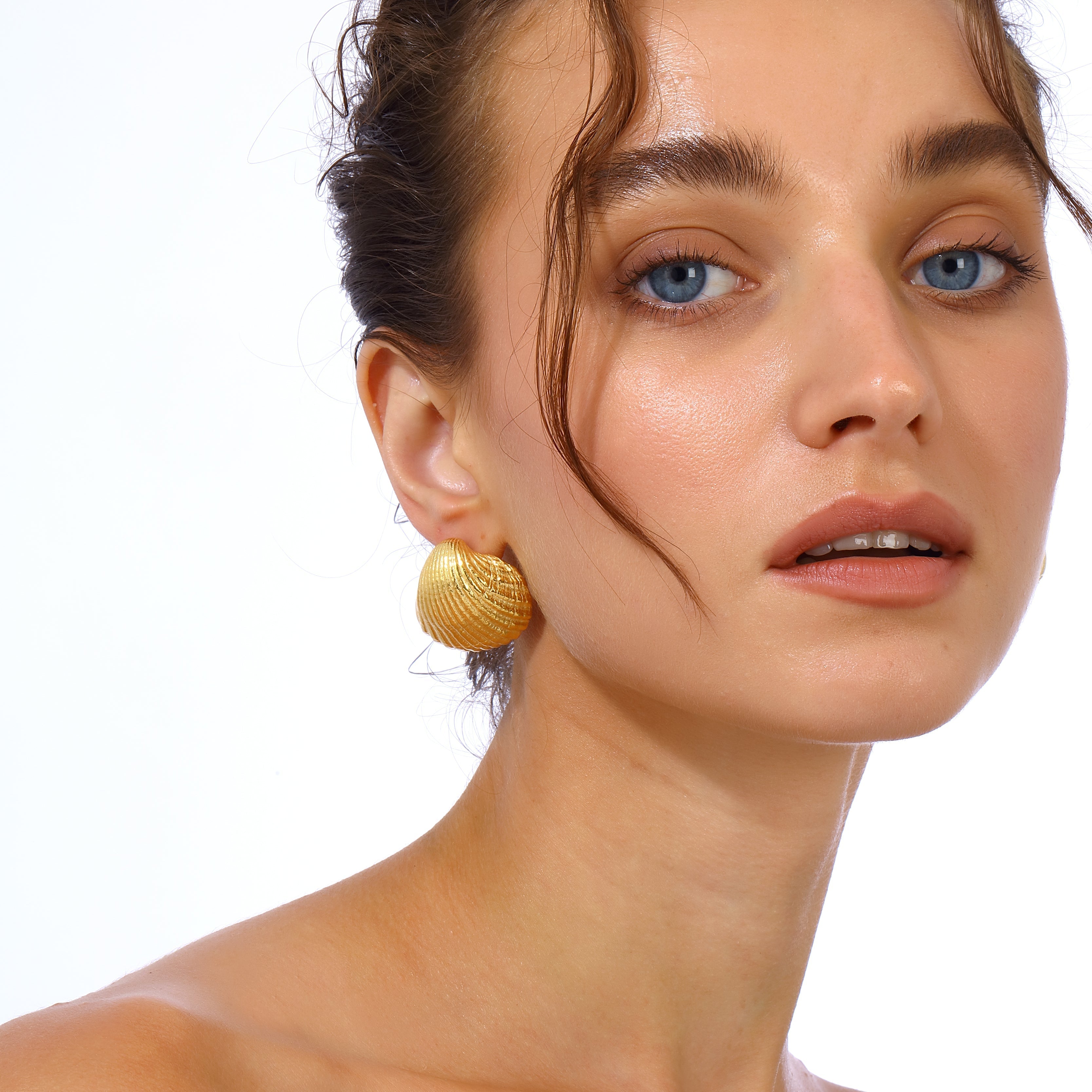 Maison Soula-Seashell Earrings-Earrings-5-Milagron.com