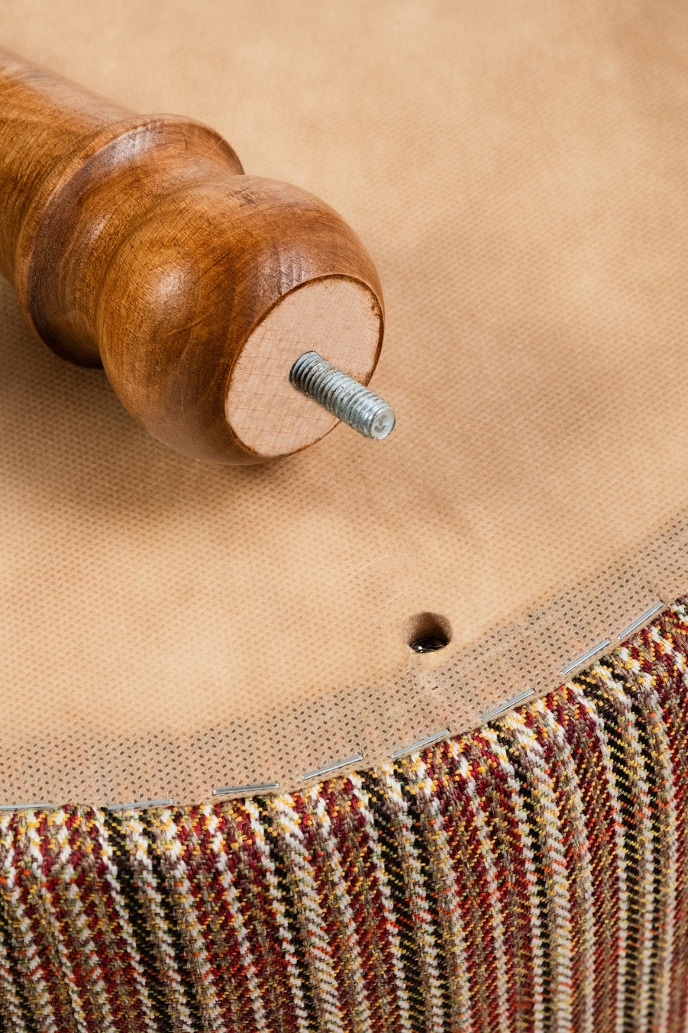 Saga Nostajik Ekose Ahşap Ayaklı Puf - 3