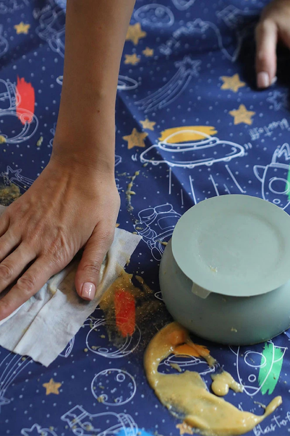 Mammam Baby-Minik Astronotlar Çok Amaçlı Su Geçirmez Yer/masa Örtüsü-Mama Önlüğü-4-Milagron.com