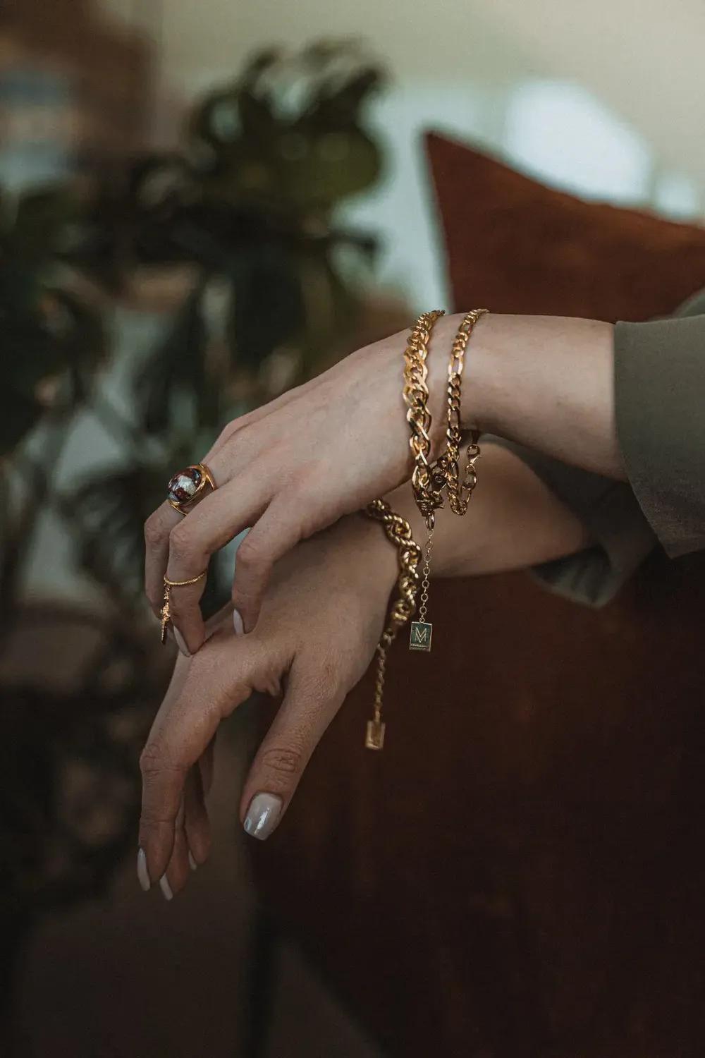 Manus In Mano-Manarola Gold Burgu Gümüş Bilezik-Bileklik-2-Milagron.com