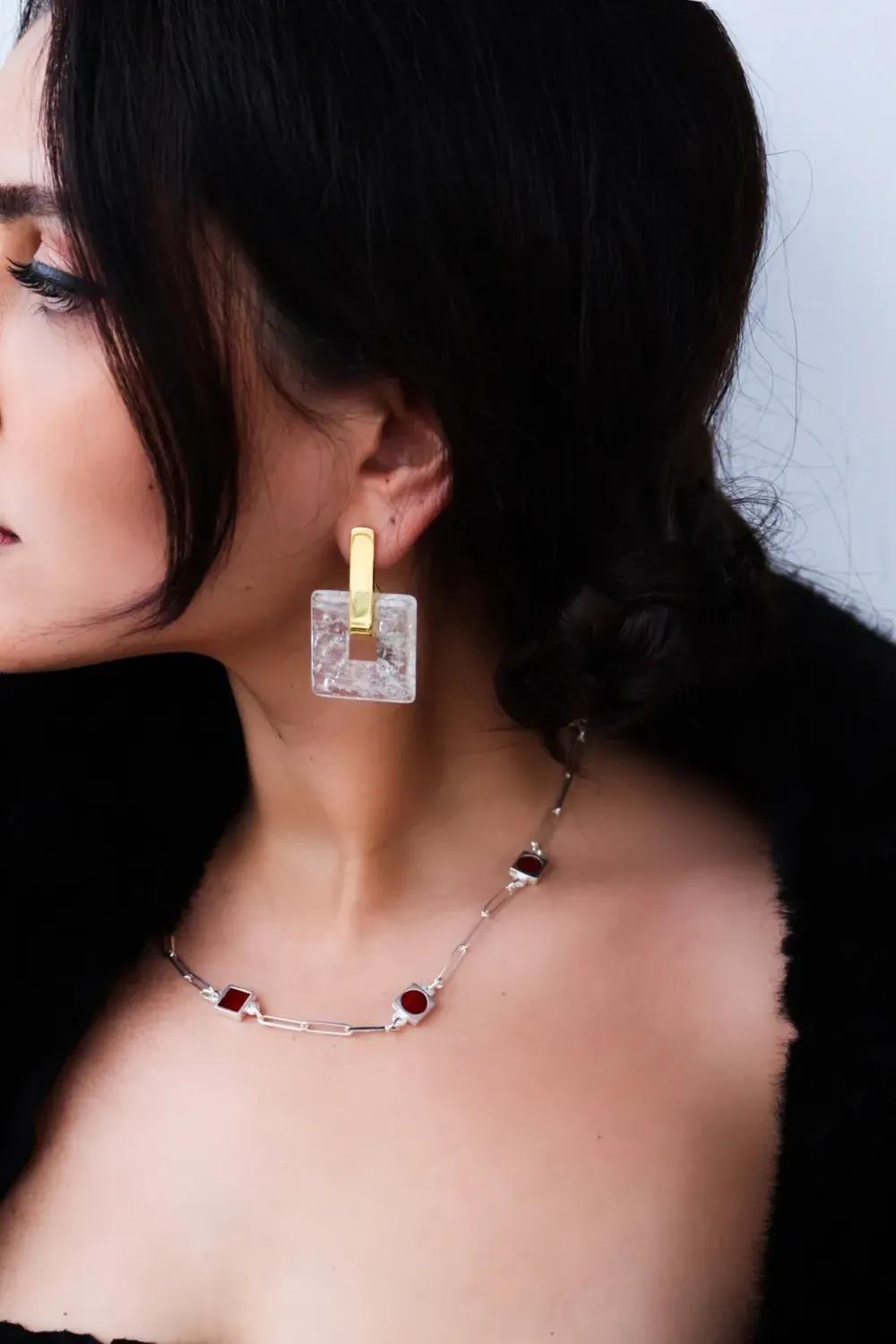 Manus In Mano-White Trezza Kuvars Taş Gümüş Küpe-Küpe-2-Milagron.com