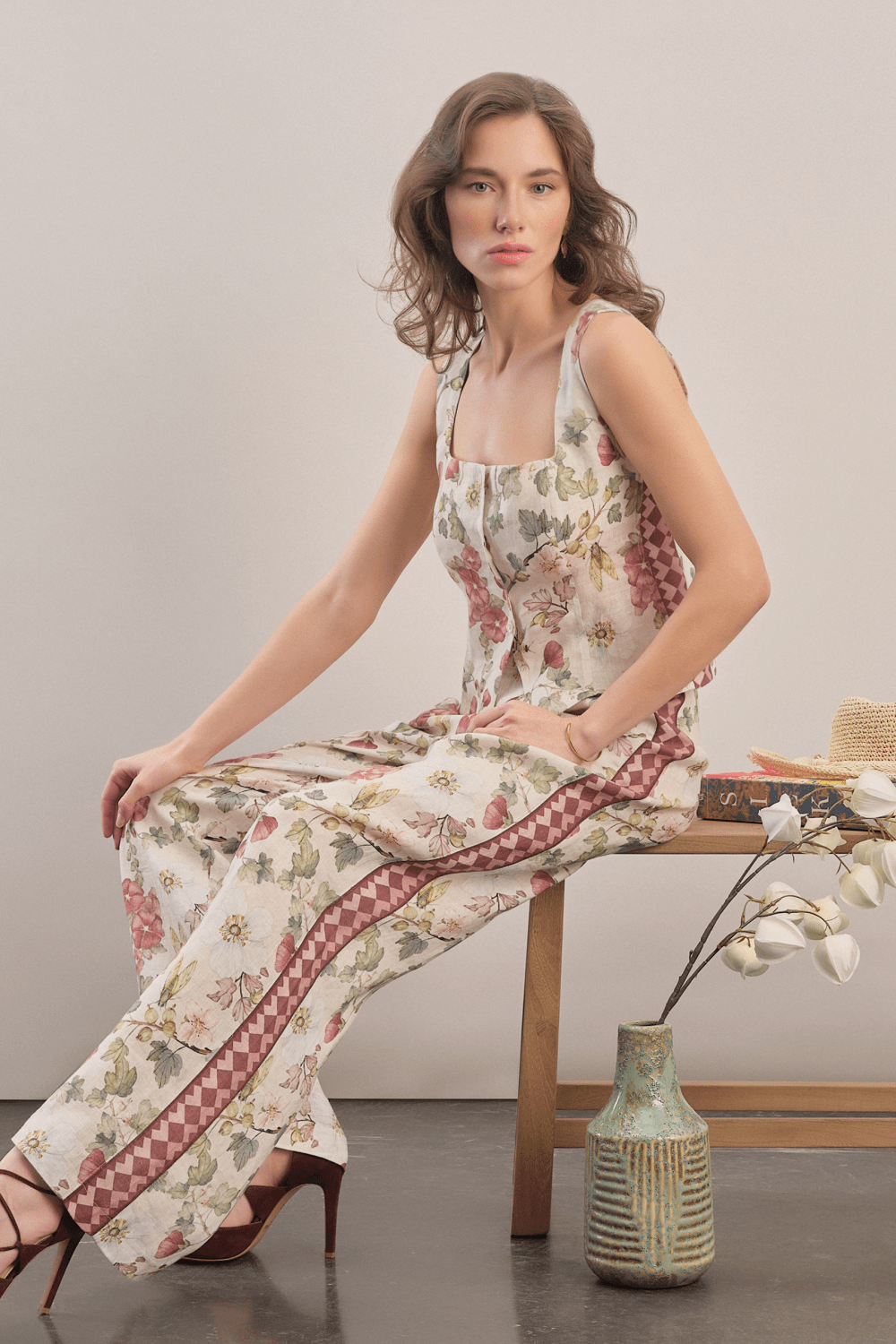 Mavlo-Burgundy Çiçekli Keten Pantolon-Pantolon-2-Milagron.com