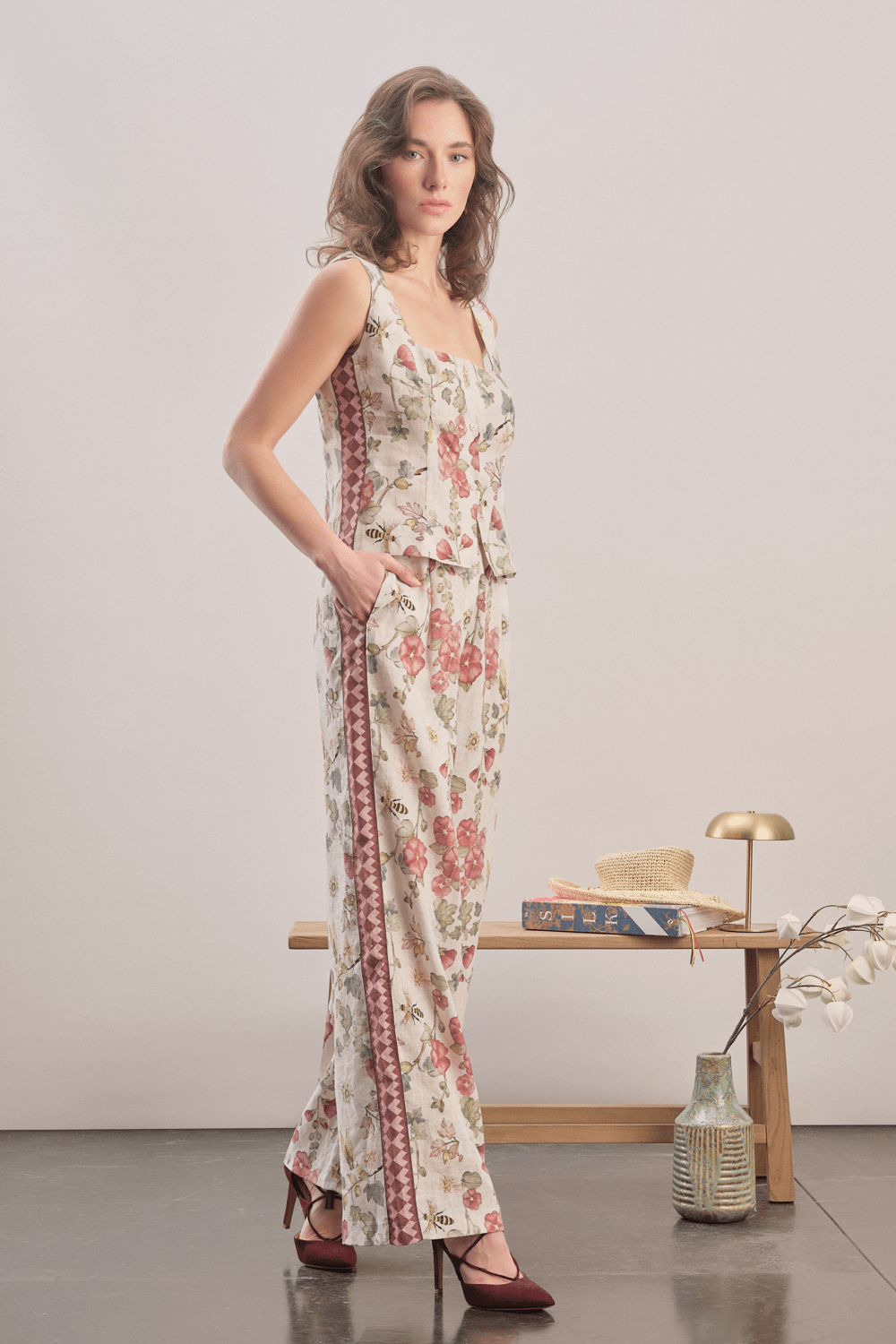 Mavlo-Burgundy Çiçekli Keten Pantolon-Pantolon-3-Milagron.com