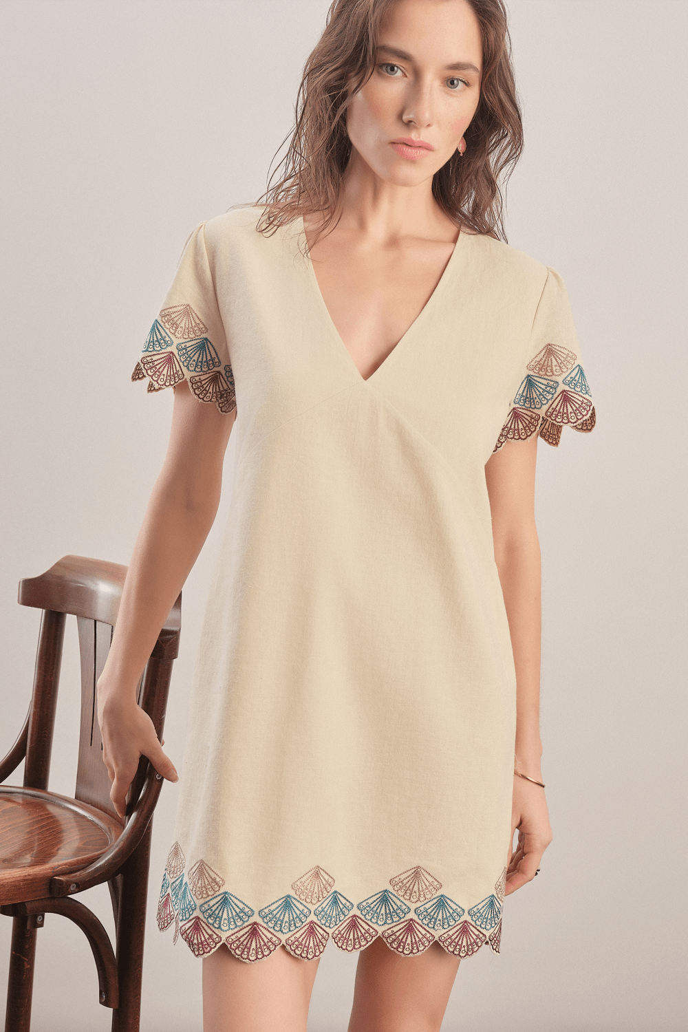 Mavlo-Oyster Nakışlı Mini Elbise-Elbise-3-Milagron.com