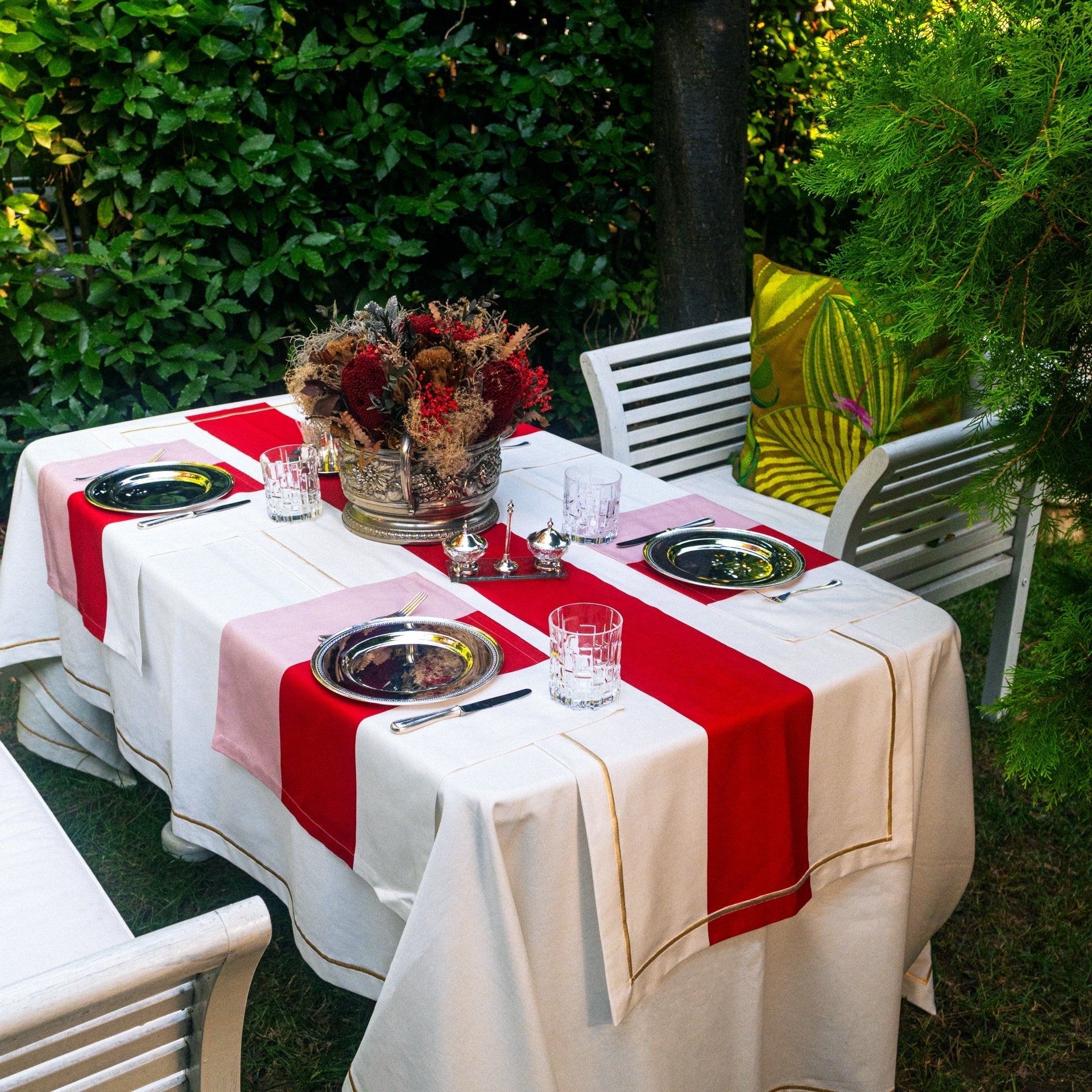 Meja Atelier-Christmas Gloria Runner-Sunum Aksesuarları-1-Milagron.com