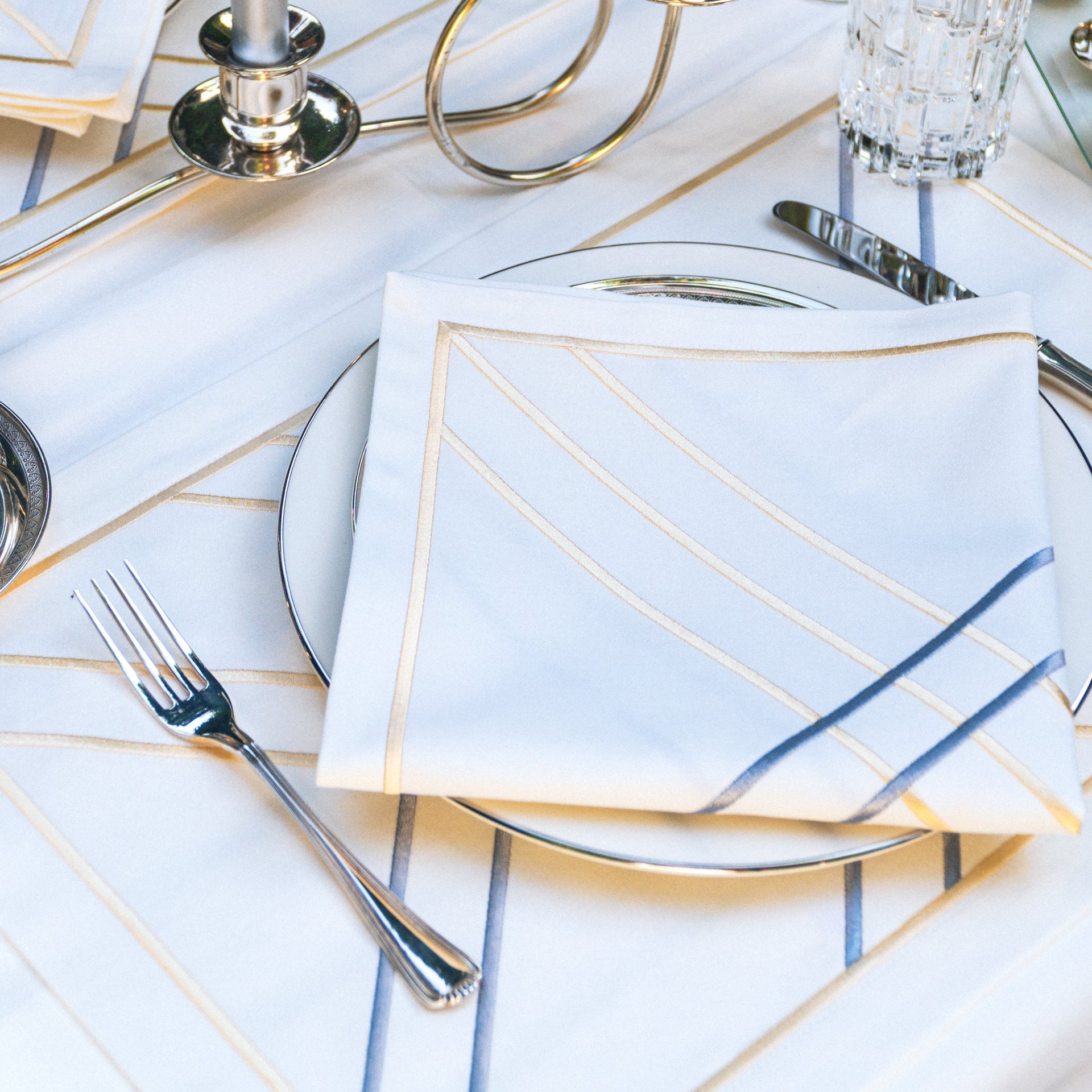 Meja Atelier-Maya.Crown Amerikan Servis Seti-Sunum Aksesuarları-3-Milagron.com