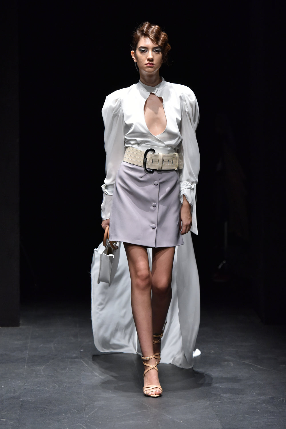 Oval Kapamalı Gri Mini Krep Etek - 2