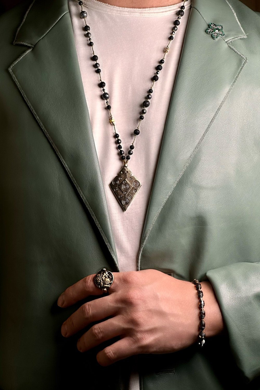 Mey Atelier-Amulet – Siyah Hematit Lava Bronz Tılsım Unisex Kolye-Kolye-2-Milagron.com