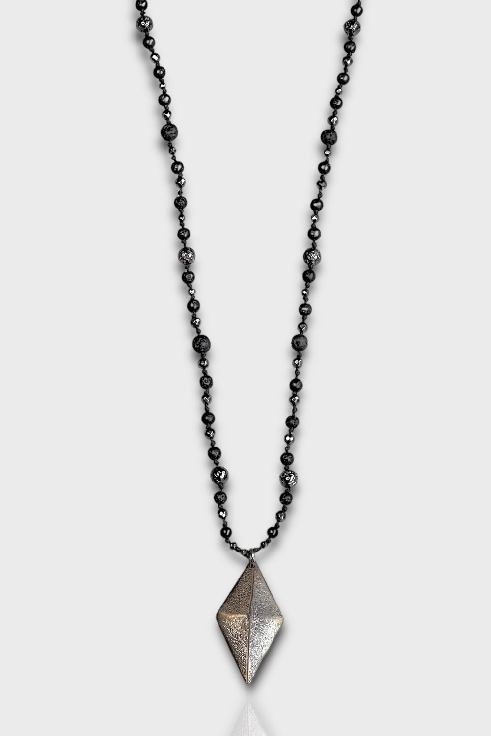 Mey Atelier-Barlas – Siyah Hematit Lava Antika Bronz Uçlu Unisex Kolye-Kolye-1-Milagron.com