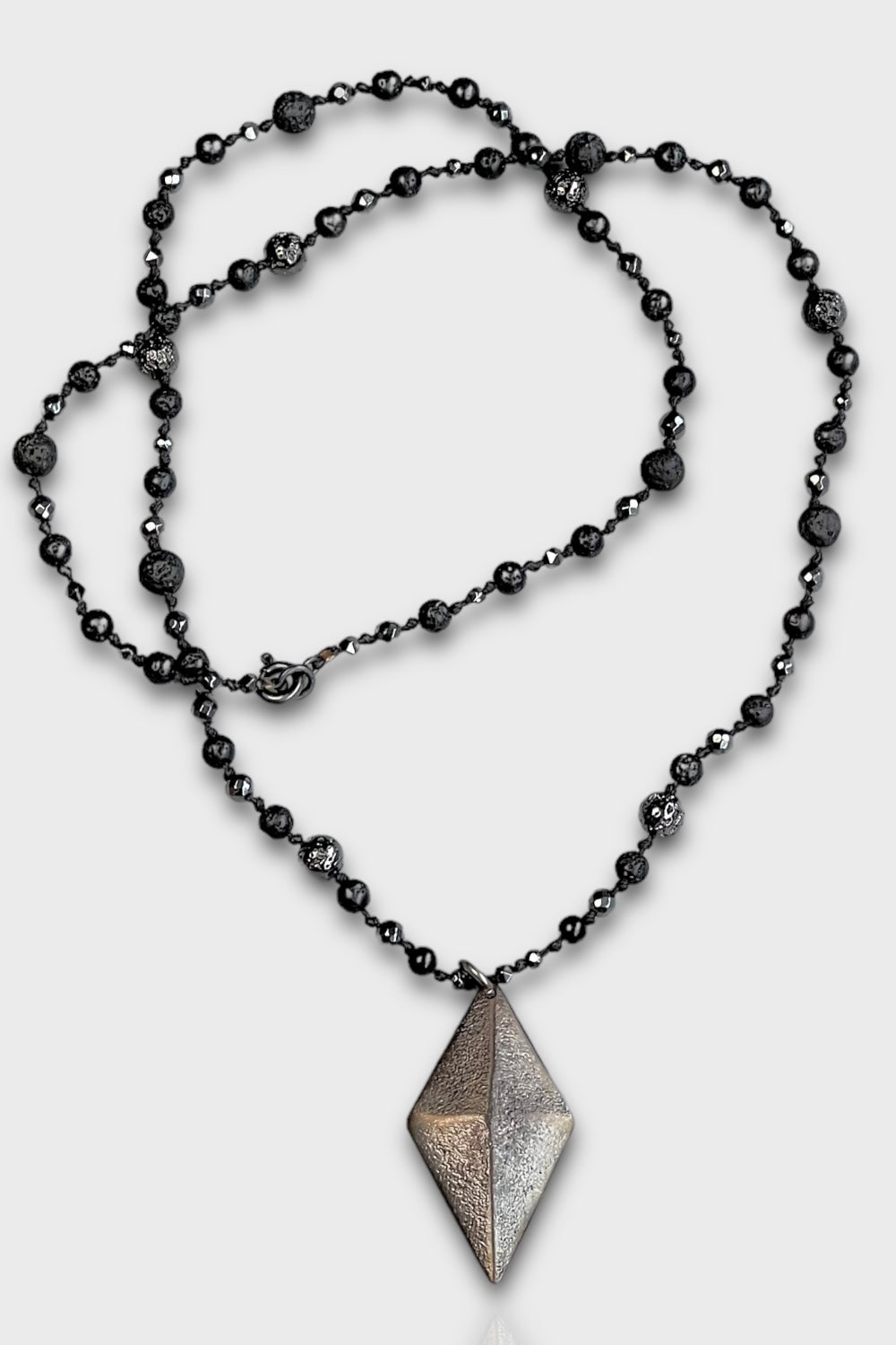 Mey Atelier-Barlas – Siyah Hematit Lava Antika Bronz Uçlu Unisex Kolye-Kolye-3-Milagron.com