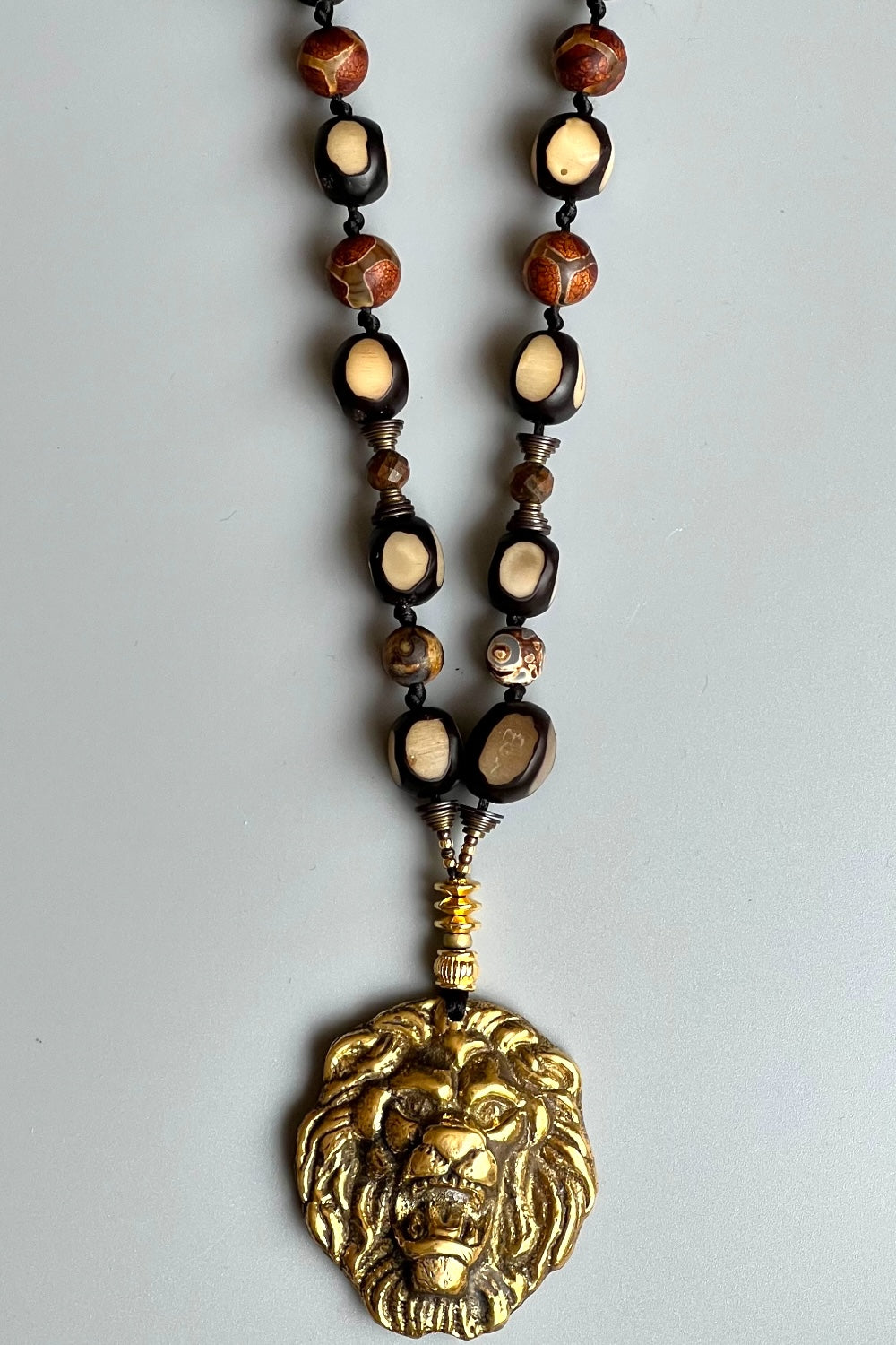 Mey Atelier-Lion King – Antika Aslan Figürlü Unisex Kolye-Kolye-5-Milagron.com