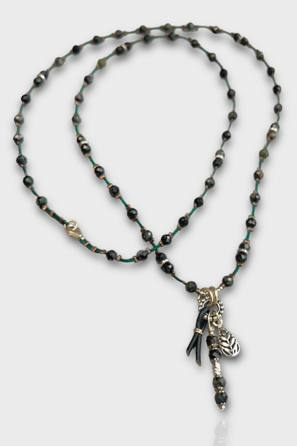 Mey Atelier-Lucius Green – Faset Kesim Yıldız Taşı Gümüş Unisex Kolye-Kolye-3-Milagron.com