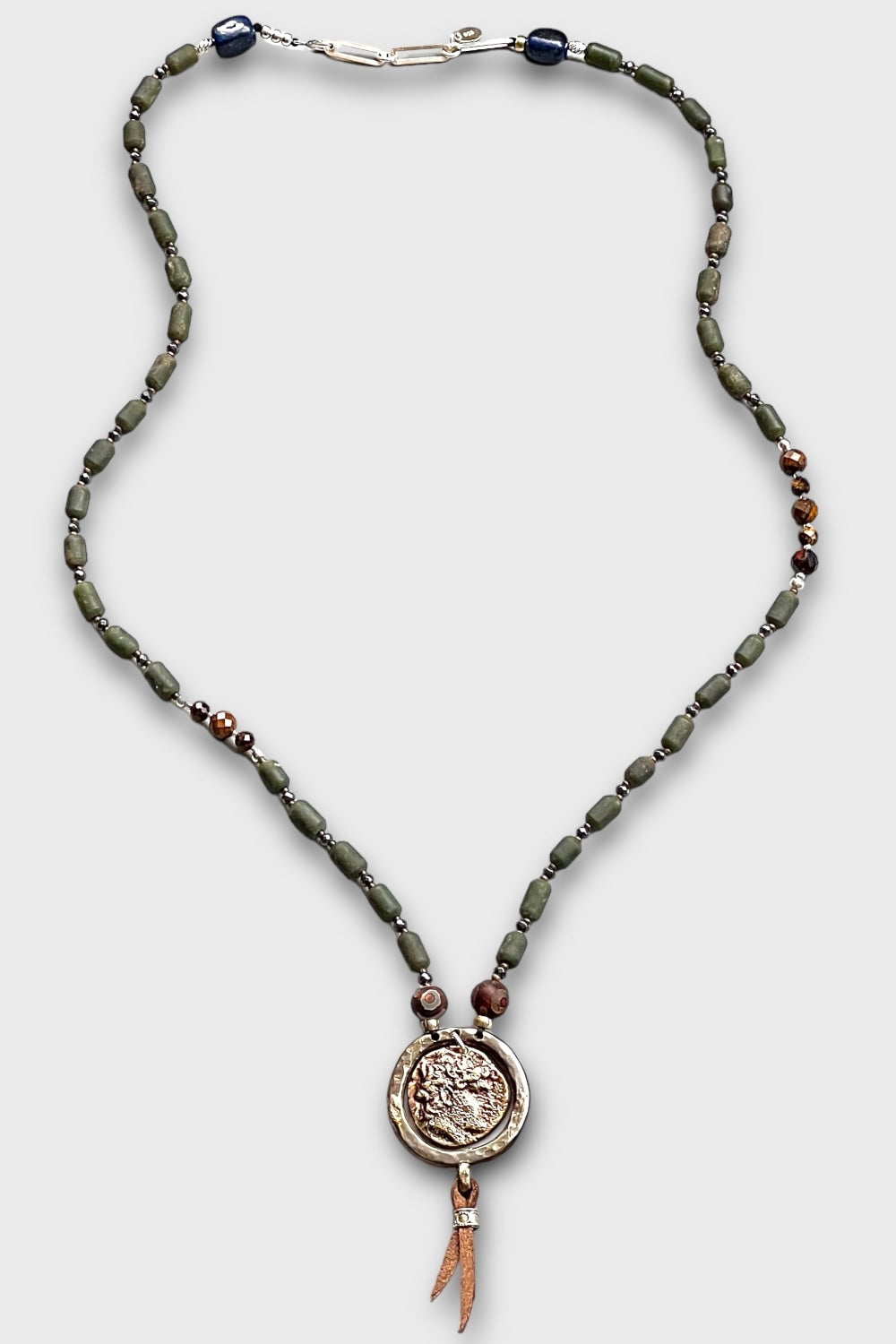 Mey Atelier-Vincent The Unique – Antik Jade Lapis Bronz Roma Paralı Gümüş Unisex Kolye-Kolye-1-Milagron.com