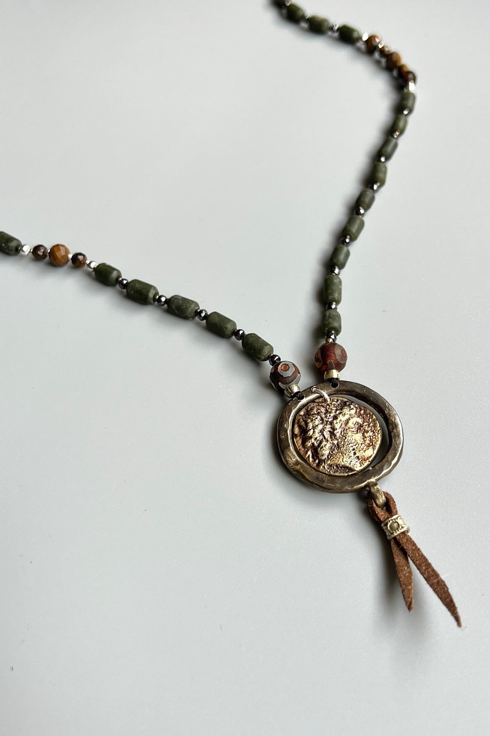 Mey Atelier-Vincent The Unique – Antik Jade Lapis Bronz Roma Paralı Gümüş Unisex Kolye-Kolye-2-Milagron.com