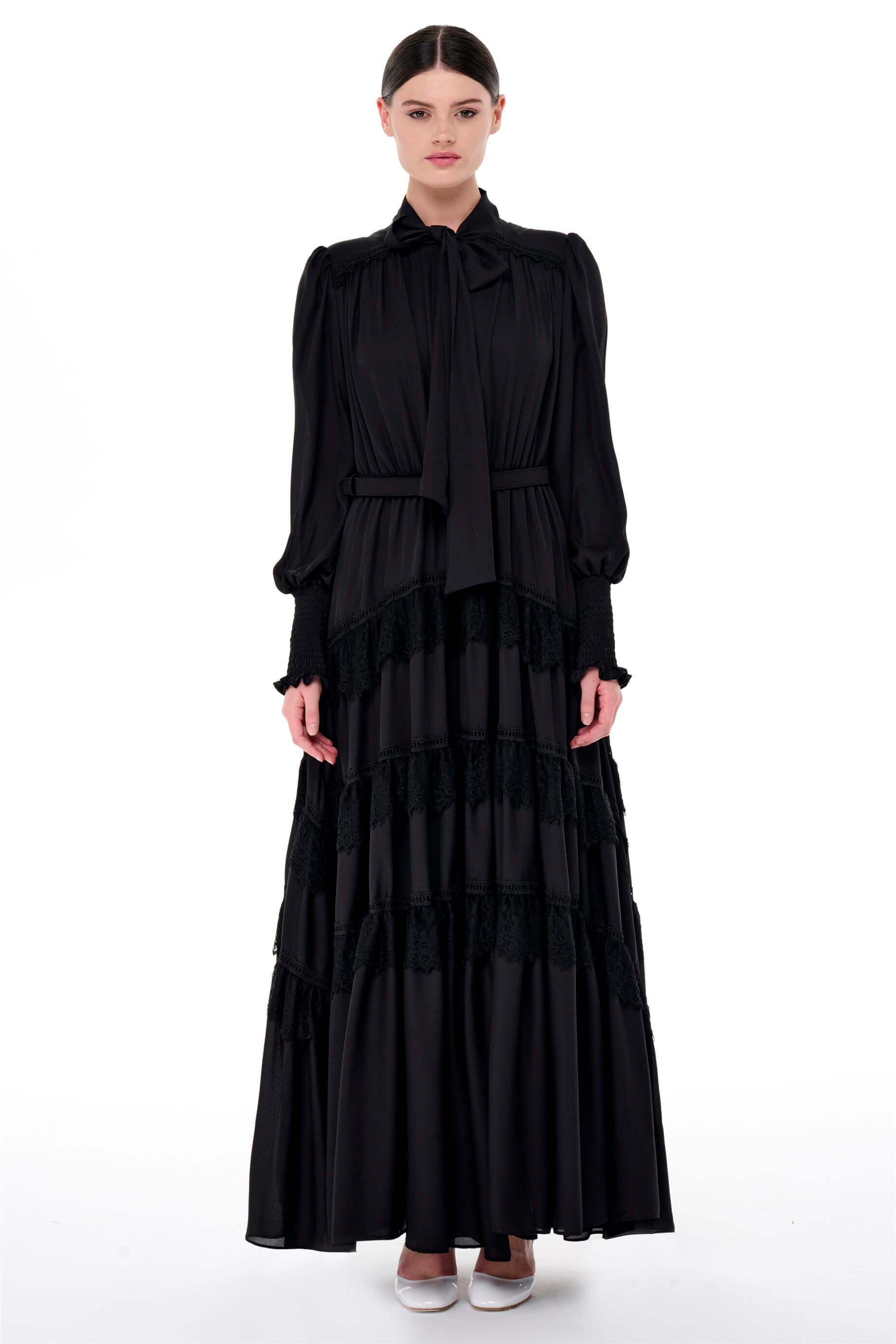 Miha-Eteği̇ Kat Kat Büzgülü Uzun Elbi̇se Siyah-Elbise-1-Milagron.com