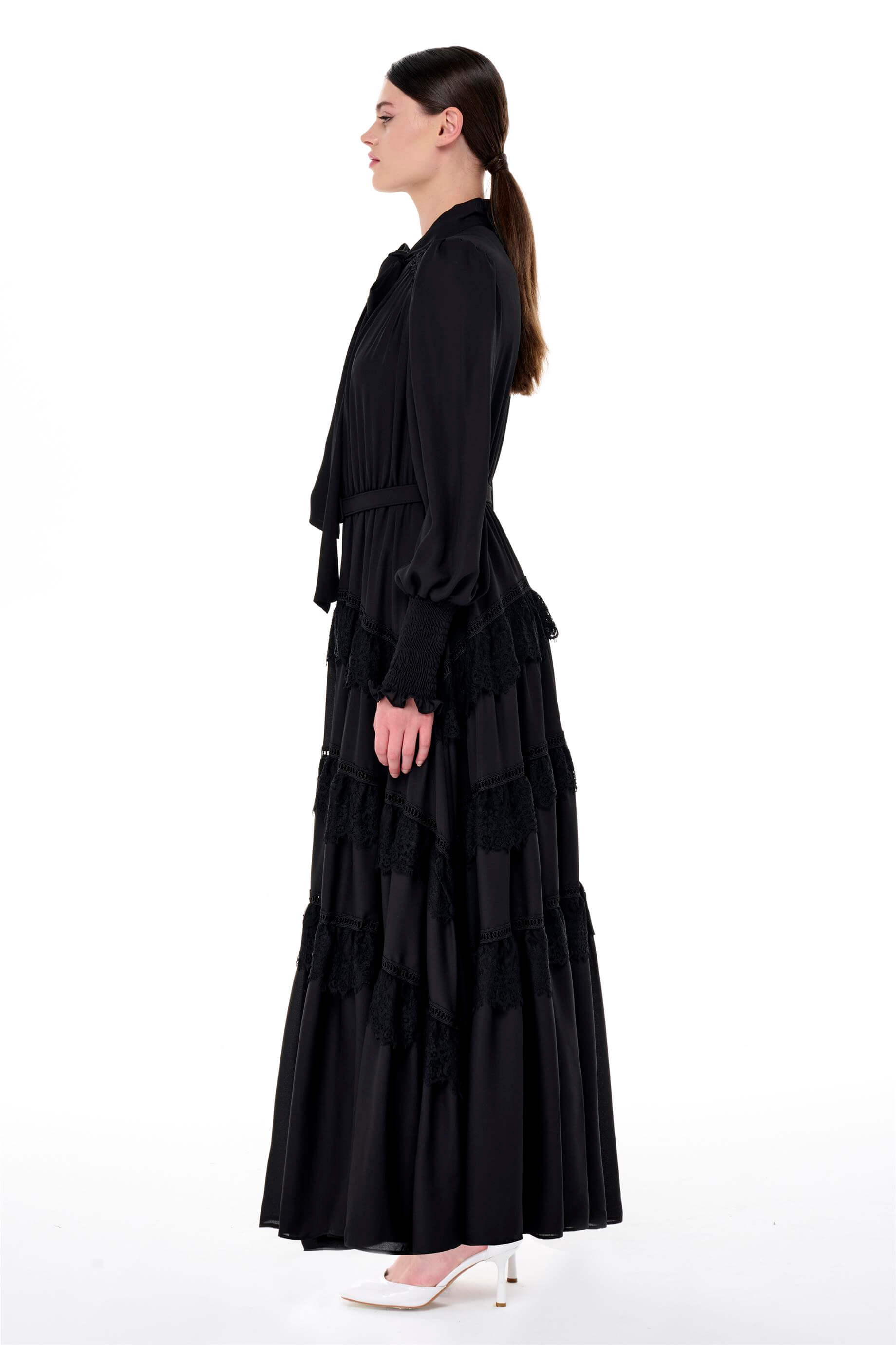 Miha-Eteği̇ Kat Kat Büzgülü Uzun Elbi̇se Siyah-Elbise-2-Milagron.com