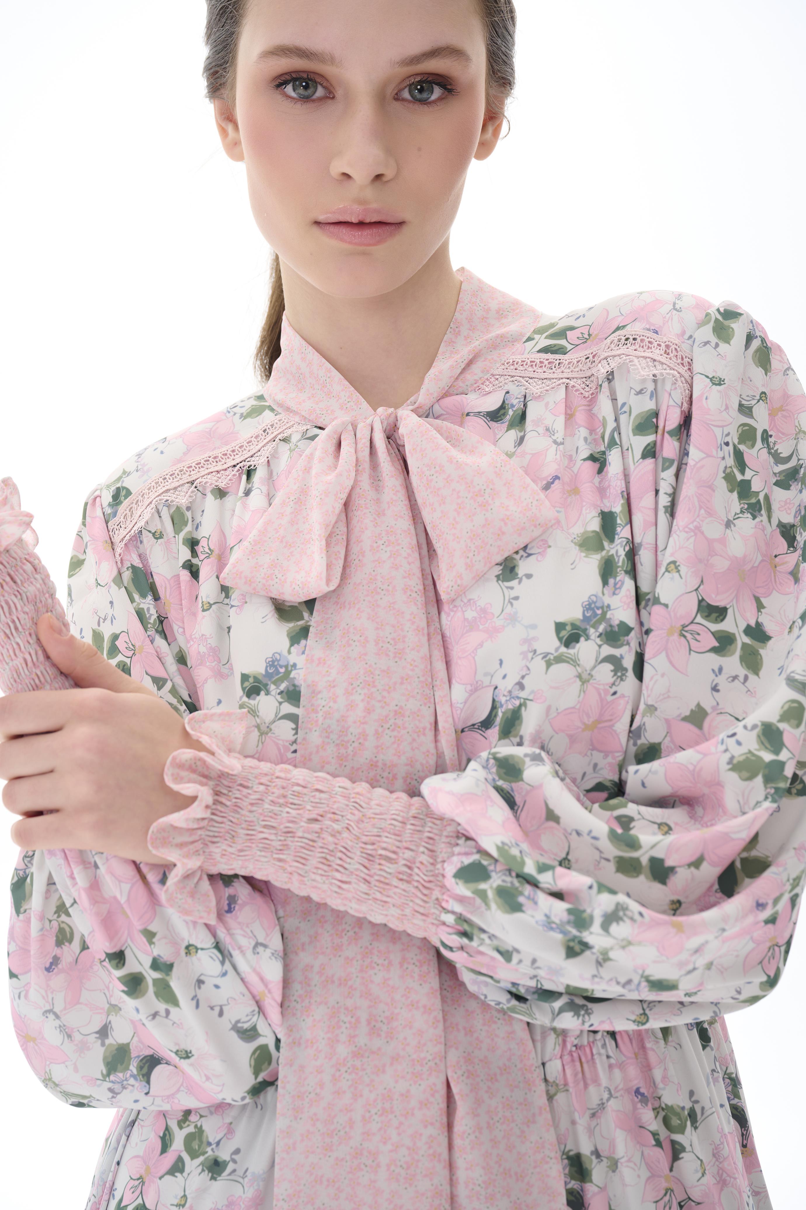 Miha-Yakası Fularlı Kat Kat Çi̇çek Desenli̇ Elbi̇se-Elbise-8-Milagron.com