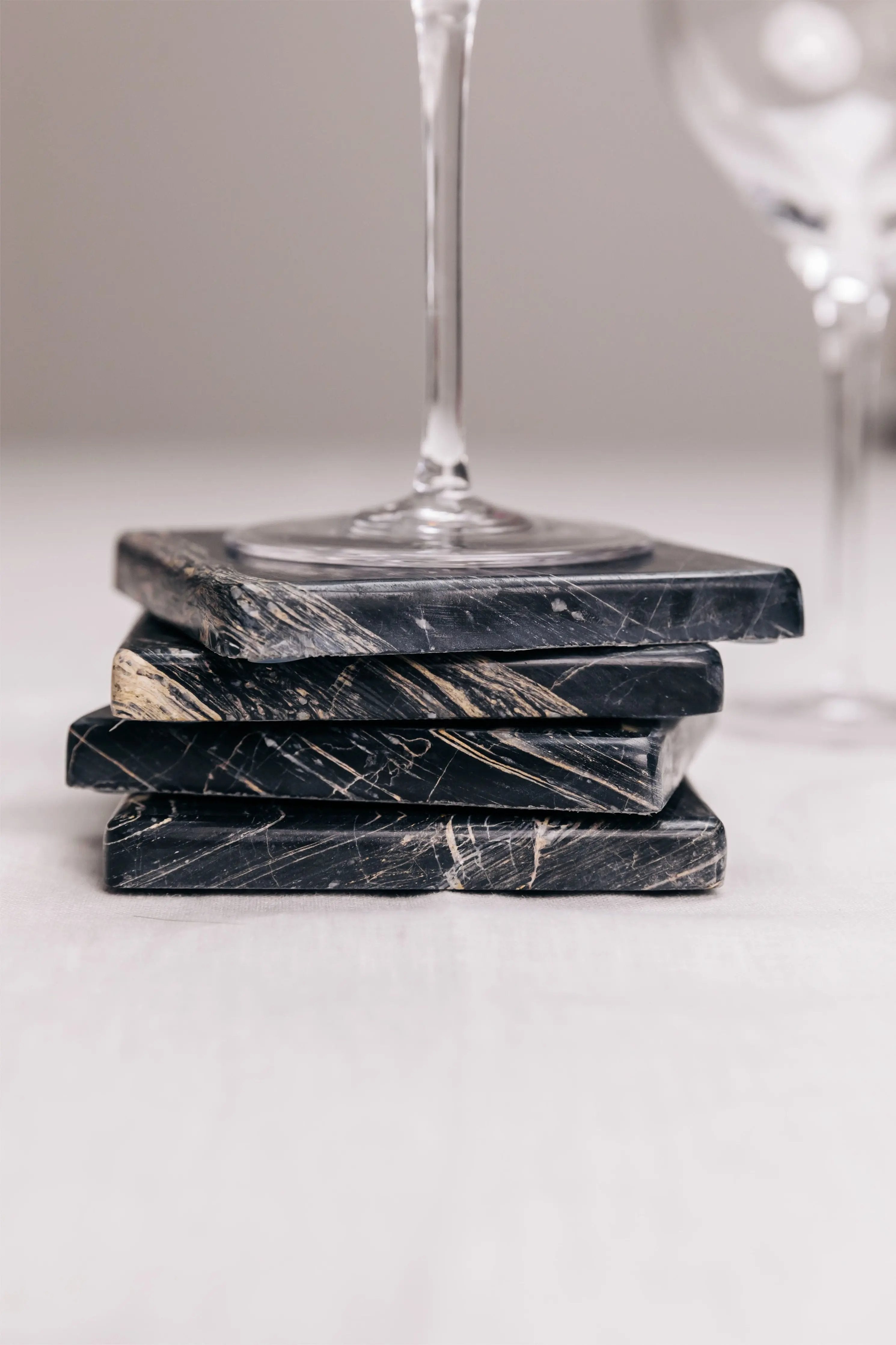 Milnoi-Obsidian - Bardak Altlığı-Kitap Tutucu-2-Milagron.com