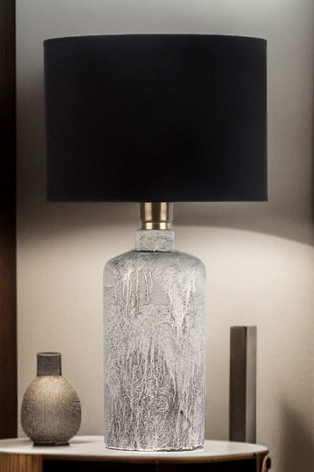 Moena Studio-Oslo Doğal Taş Görünümlü Seramik Abajur – Siyah Başlık-Abajur-3-Milagron.com