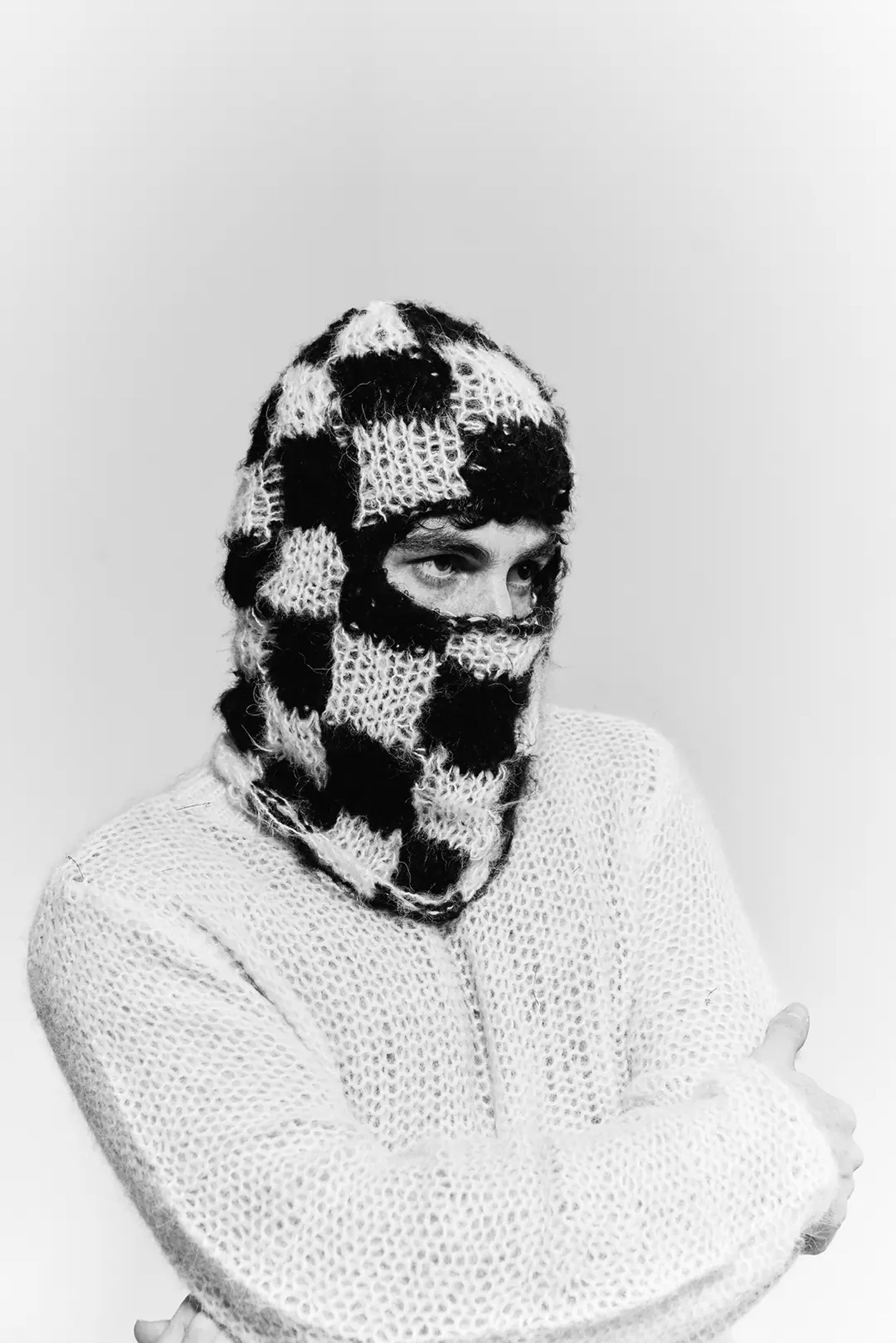 Mujj Studio-B&W Mask-Maske-2-Milagron.com