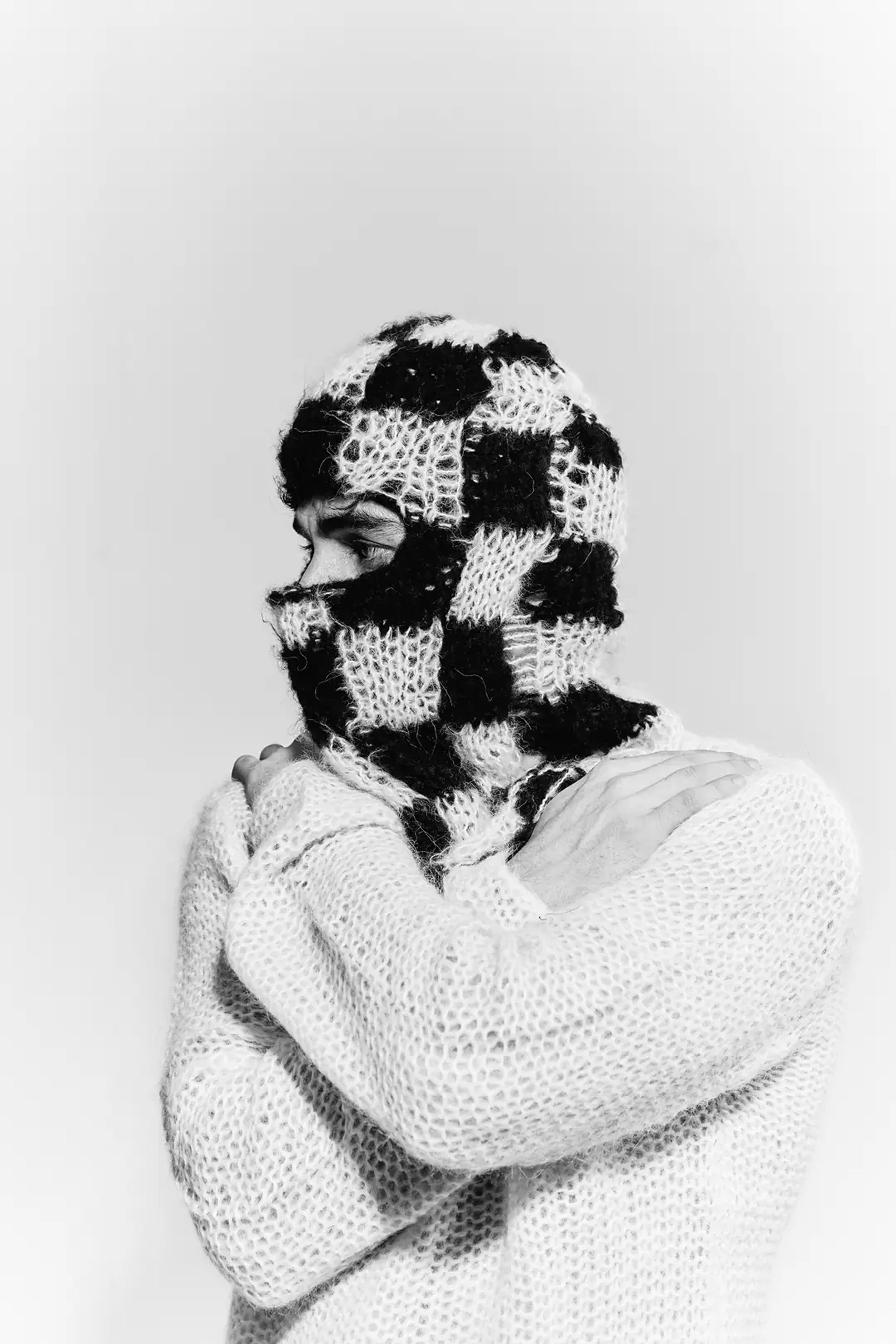 Mujj Studio-B&W Mask-Maske-3-Milagron.com