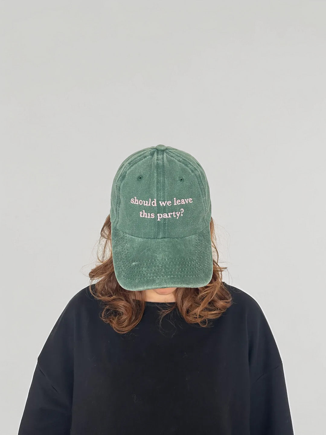 Mujj Studio-Should We Leave This Party? Cap-Şapka-2-Milagron.com