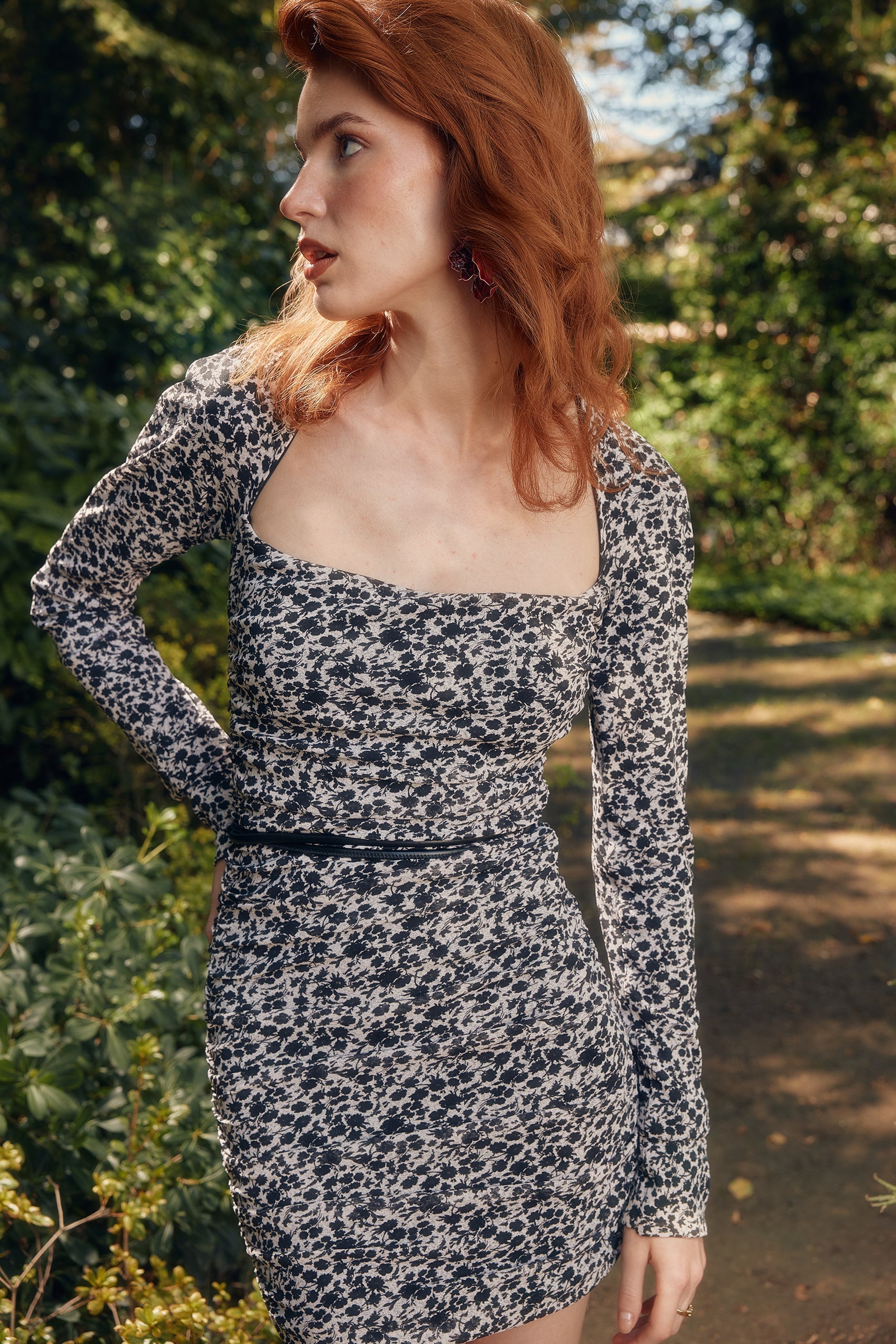 Naia-Regina Elbise / Siyah Beyaz Çiçekli-Elbise-2-Milagron.com