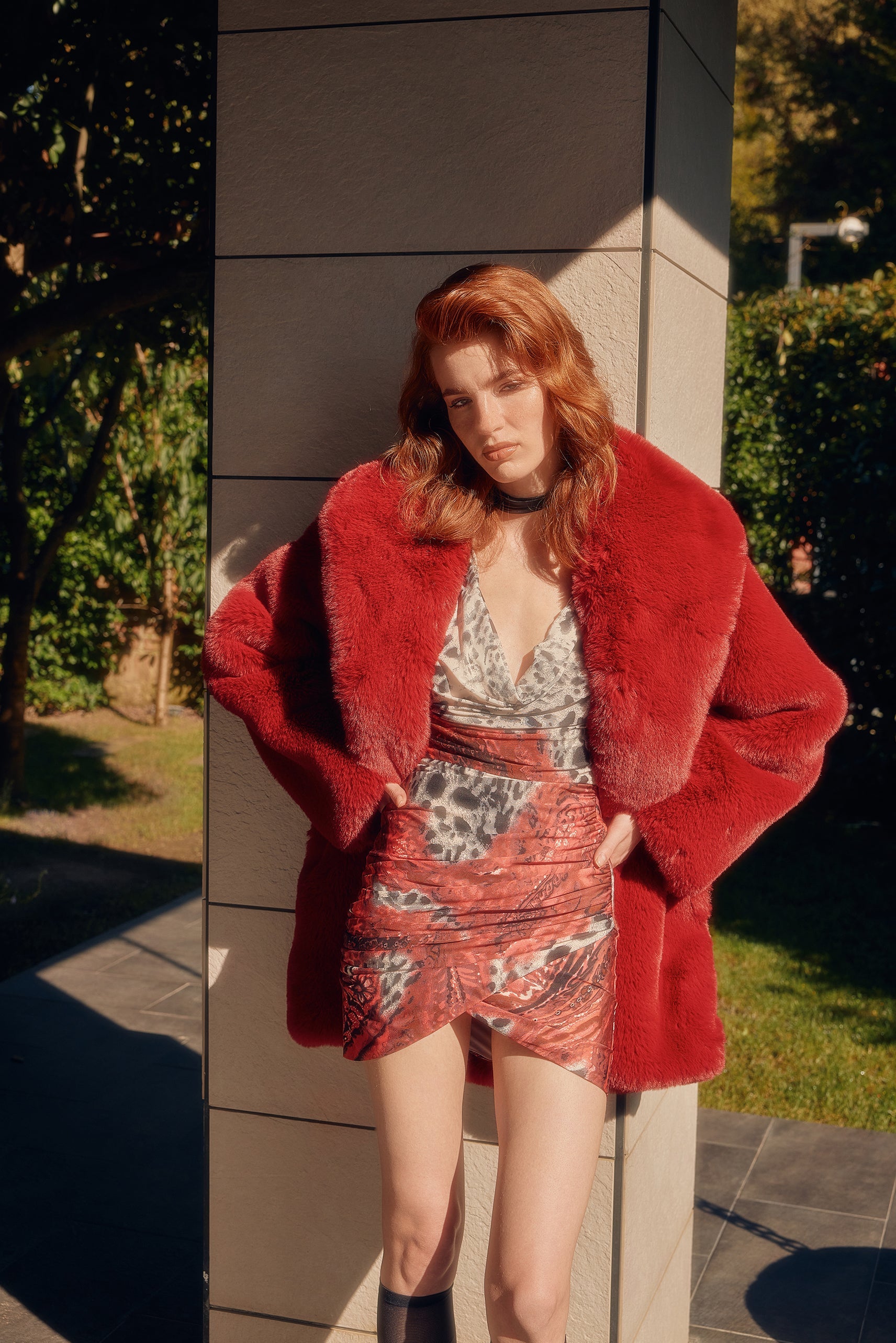 Naia-Scarlet Degaje Elbise / Kırmızı Siyah Desenli-Elbise-2-Milagron.com