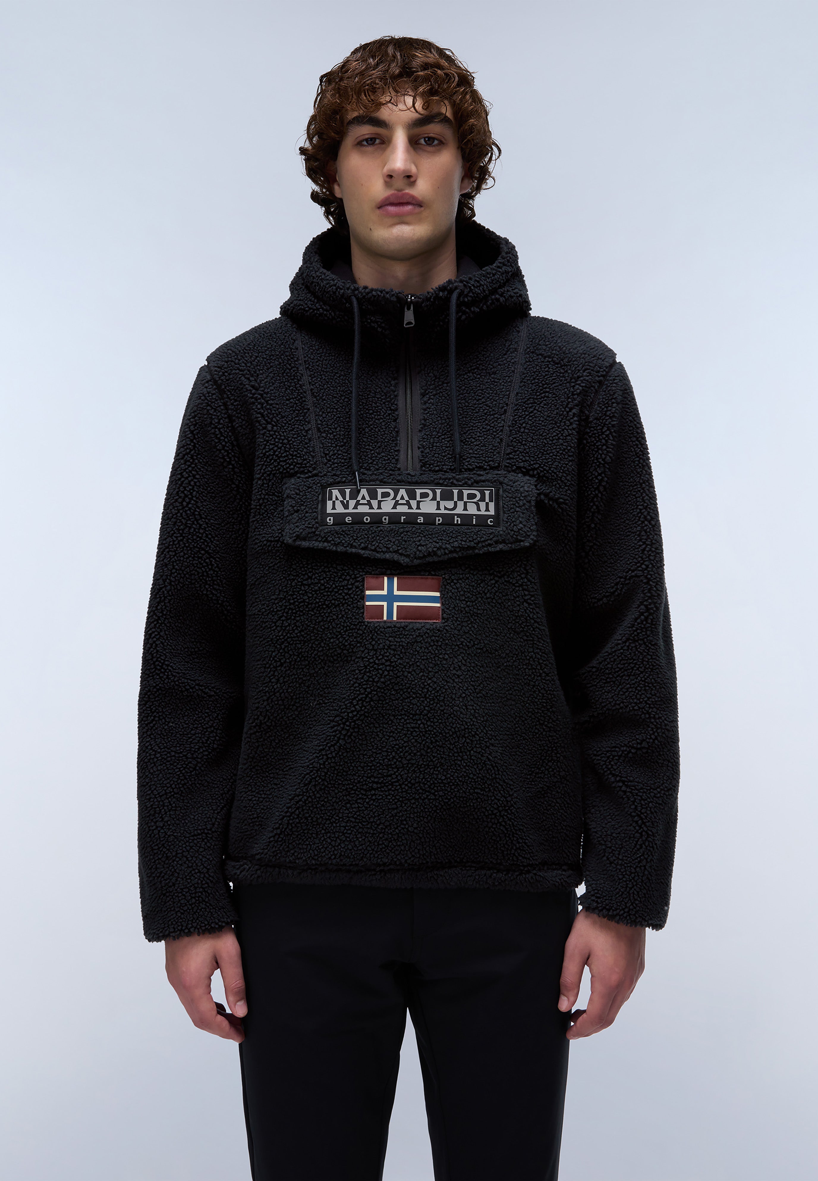 Napapijri-T-Burgee Curly Black 041-Mont-2-Milagron.com