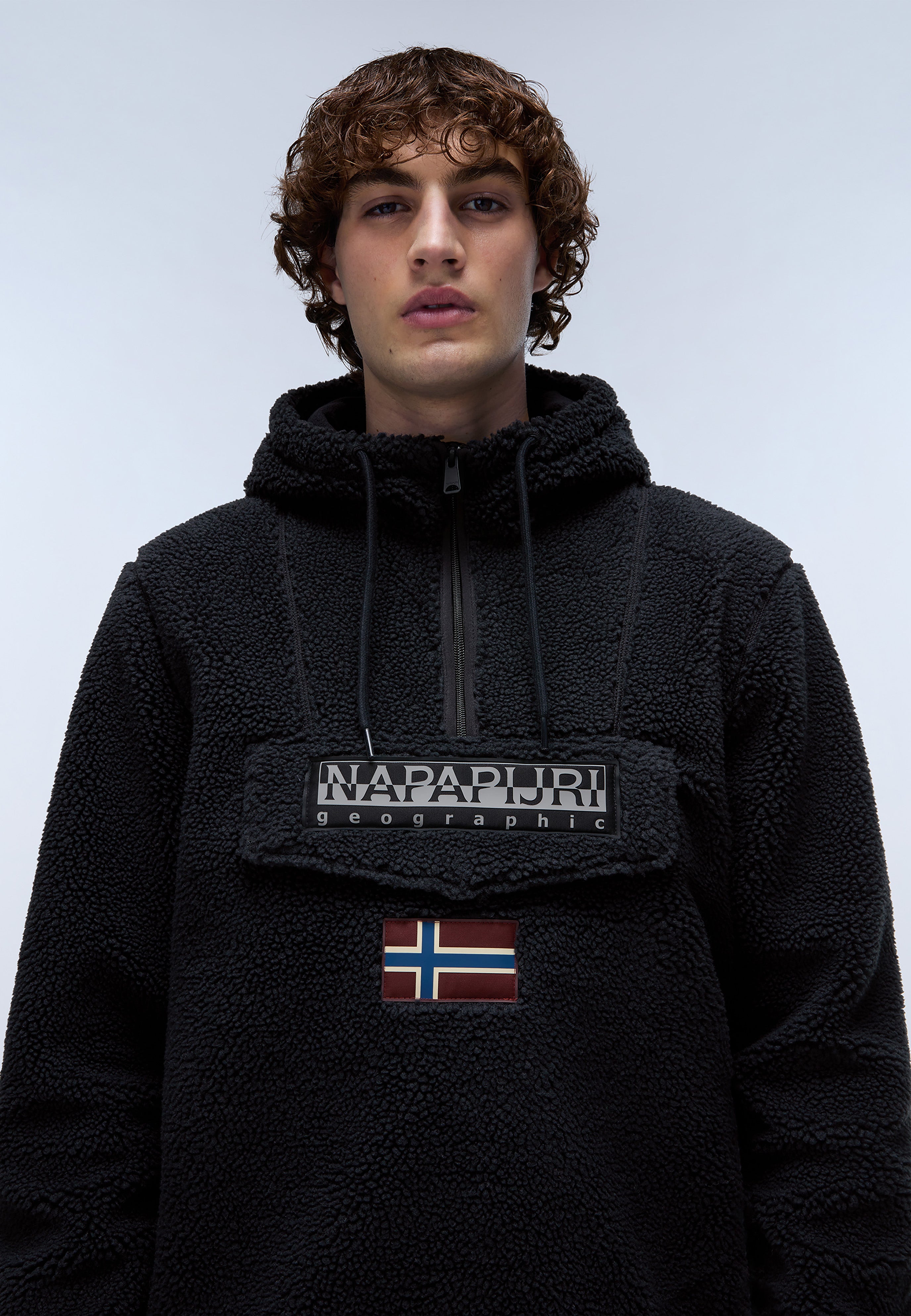 Napapijri-T-Burgee Curly Black 041-Mont-3-Milagron.com