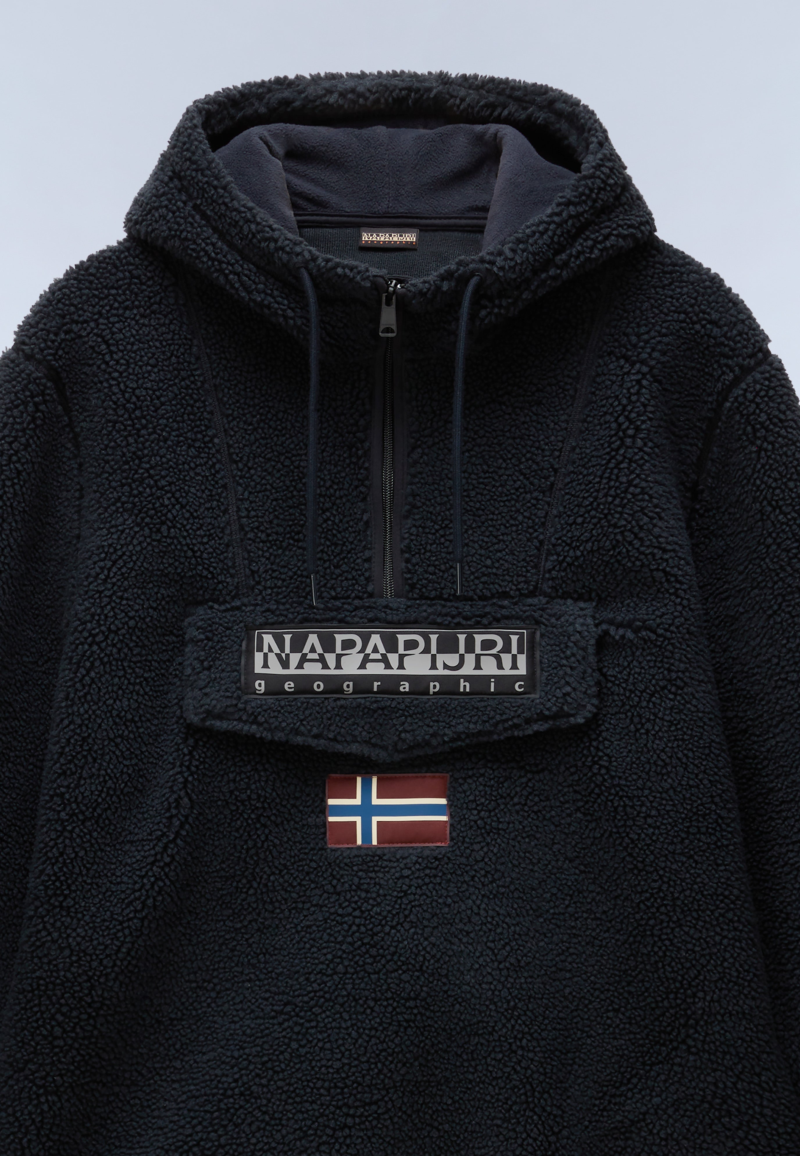 Napapijri-T-Burgee Curly Black 041-Mont-6-Milagron.com