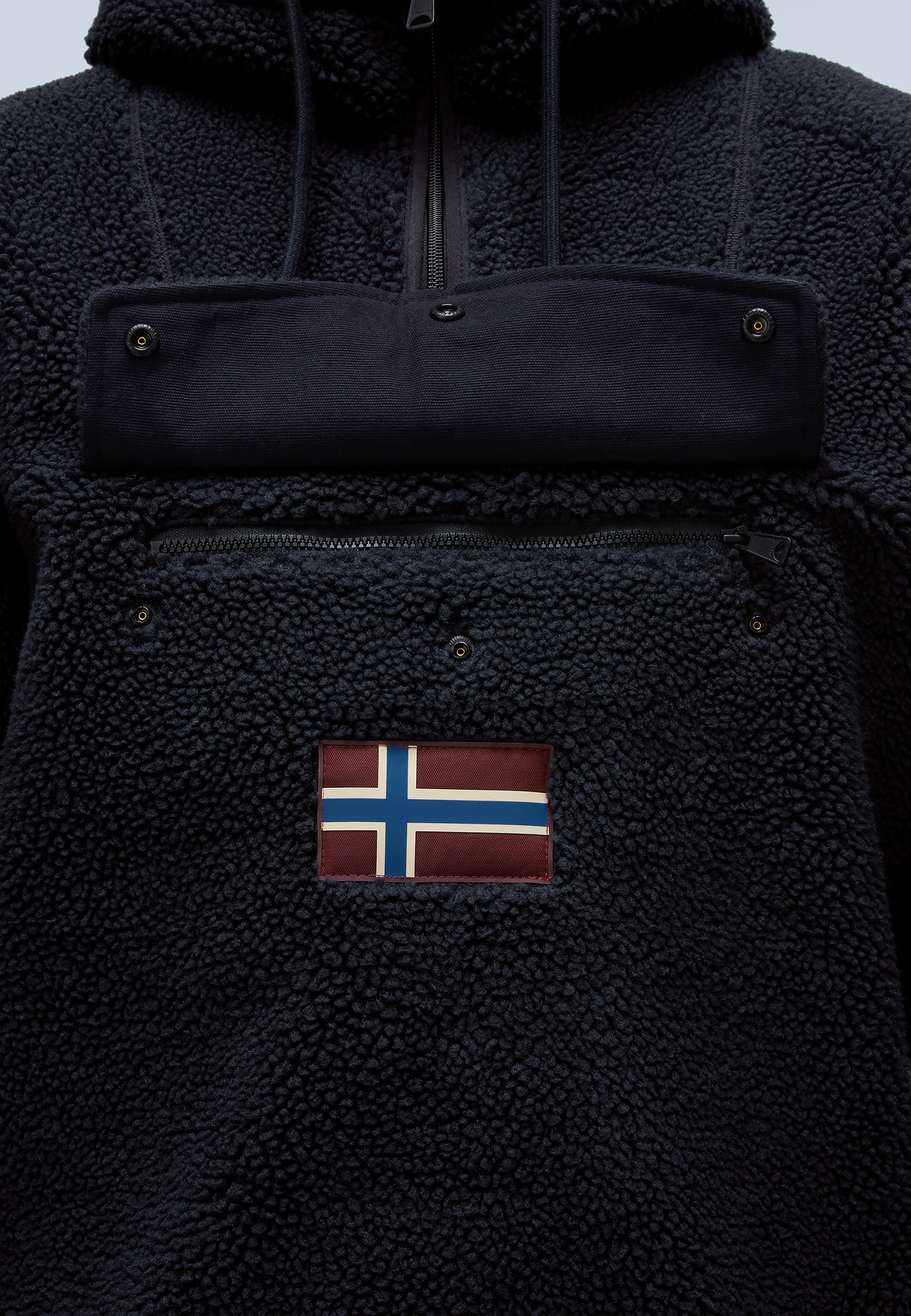 Napapijri-T-Burgee Curly Black 041-Mont-7-Milagron.com