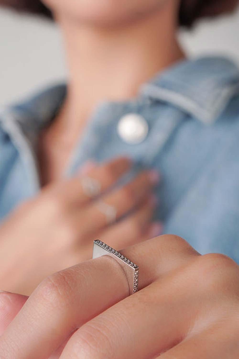 Nayra Jewelry-Stalward Yüzük Beyaz-Yüzük-2-Milagron.com