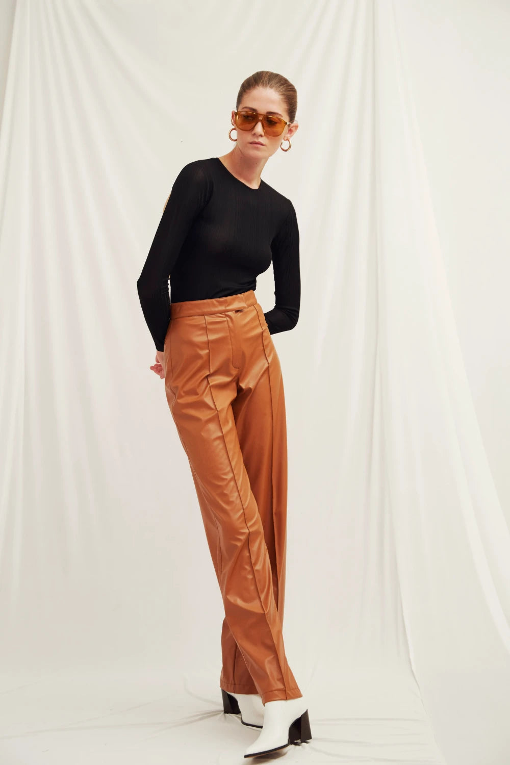 Nazlı Ceren-Alba Vegan Deri Düz Kesim Pantolon-Deri Pantolon-4-Milagron.com