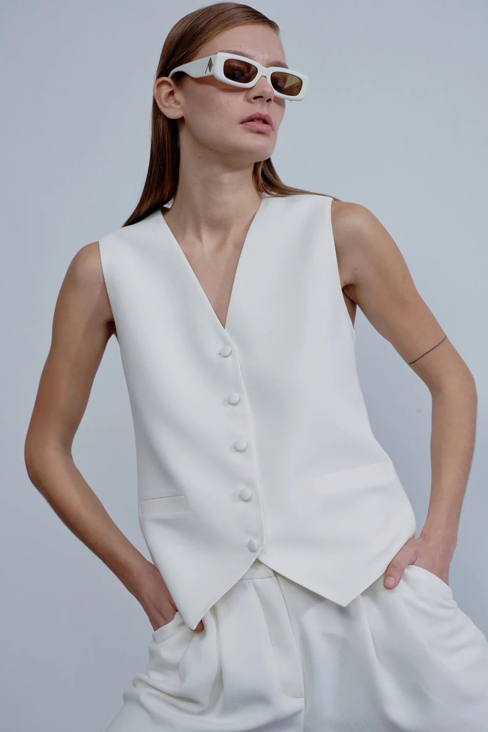 Nazlı Ceren-Bea Krep Yelek Blanche-Yelek-1-Milagron.com