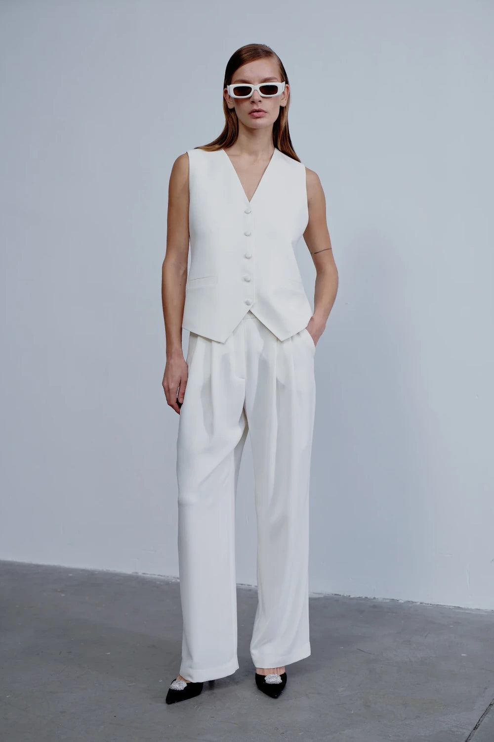 Nazlı Ceren-Bea Krep Yelek Blanche-Yelek-2-Milagron.com