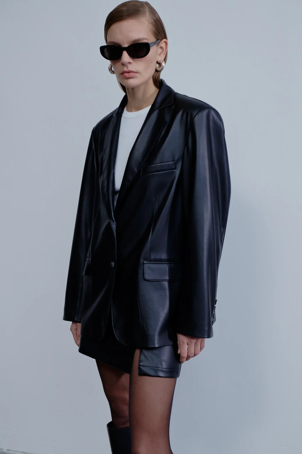 Nazlı Ceren-Boxy Vegan Deri Oversize Blazer Noire-Deri Mont-1-Milagron.com