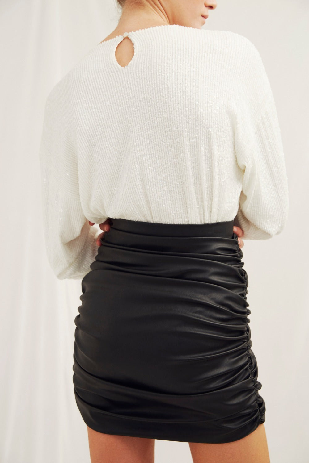 Nazlı Ceren-Chels Vegan Deri Mini Etek Black-Etek-6-Milagron.com