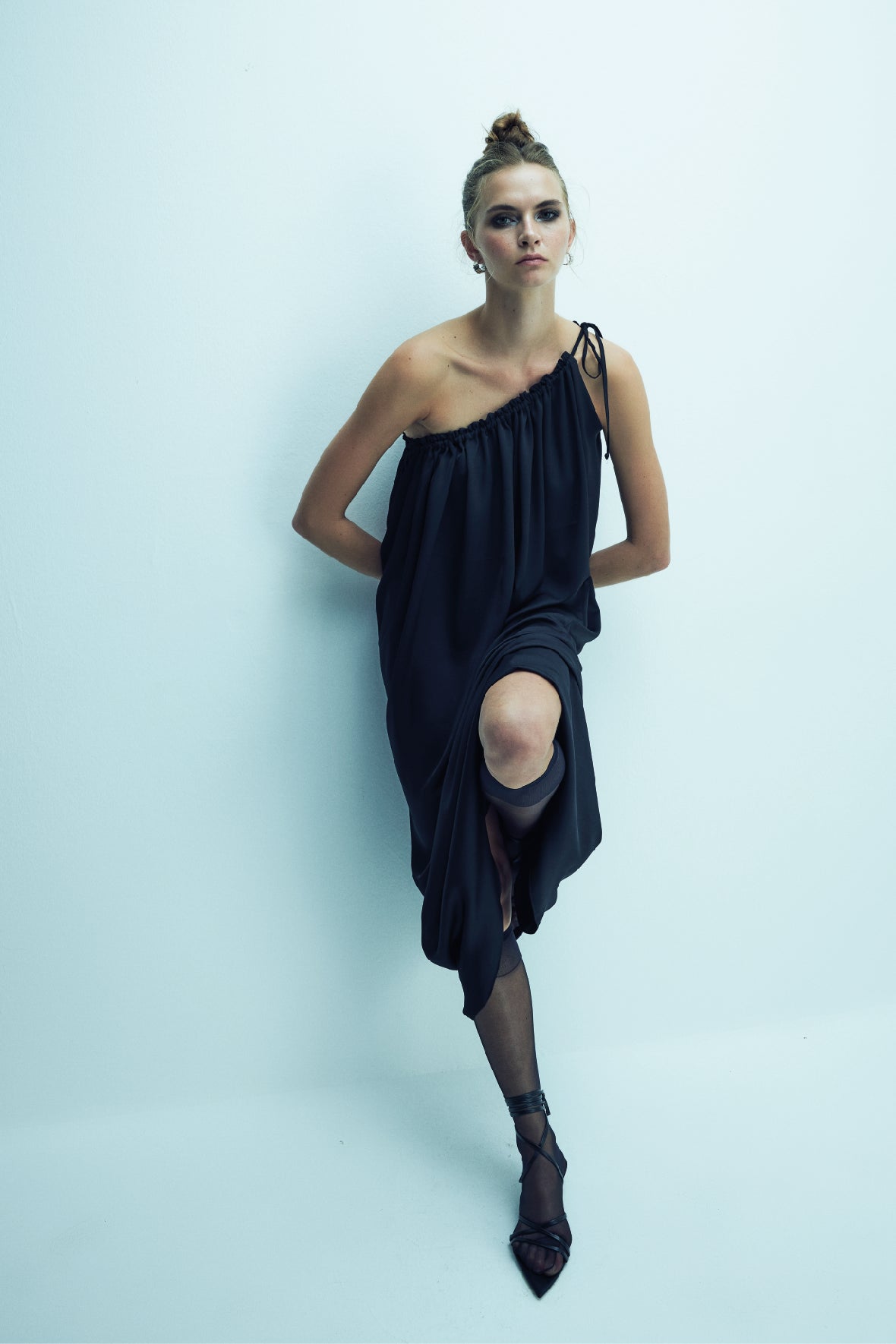 Nazlı Ceren-Chrissy Tek Omuzlu Elbise Siyah-Elbise-7-Milagron.com