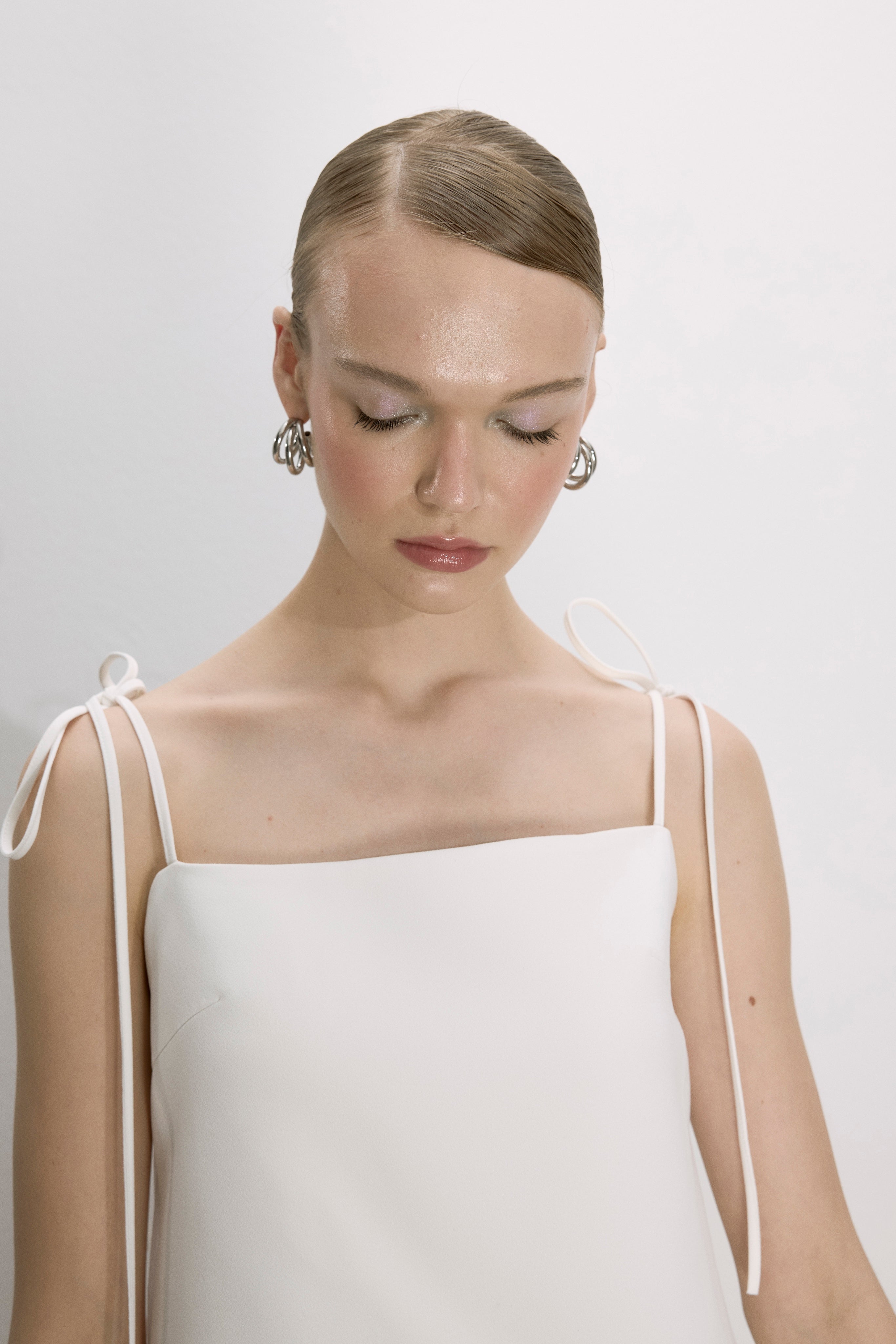 Nazlı Ceren-Ellie Mini Krep Elbise Beyaz-Elbise-2-Milagron.com