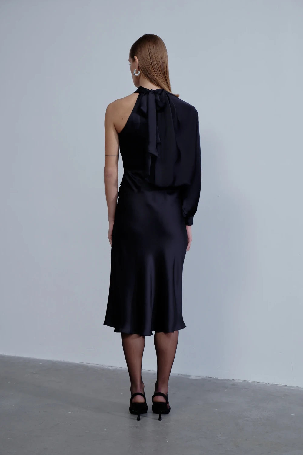 Nazlı Ceren-Emillien Asimetrik Saten Elbise Noire-Elbise-2-Milagron.com