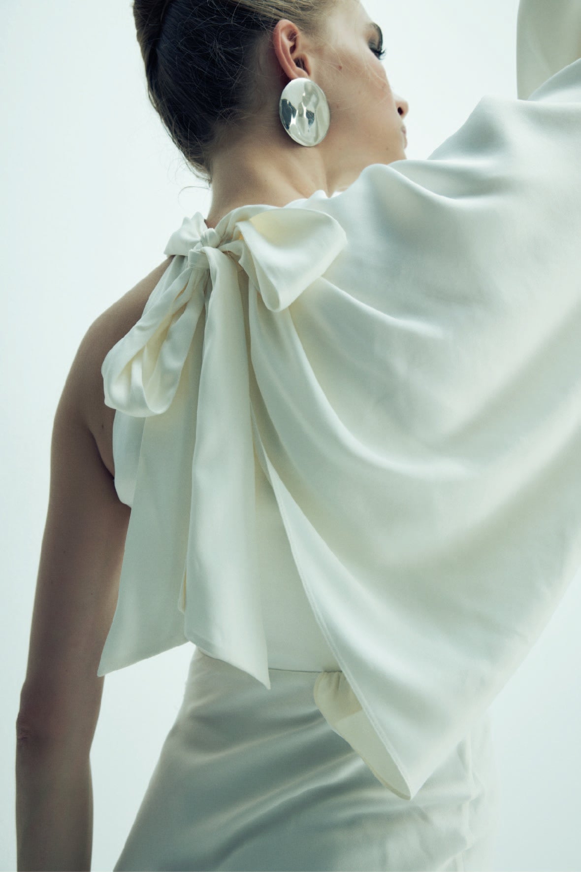 Nazlı Ceren-Emillien Asimetrik Saten Elbise White Swan-Elbise-4-Milagron.com