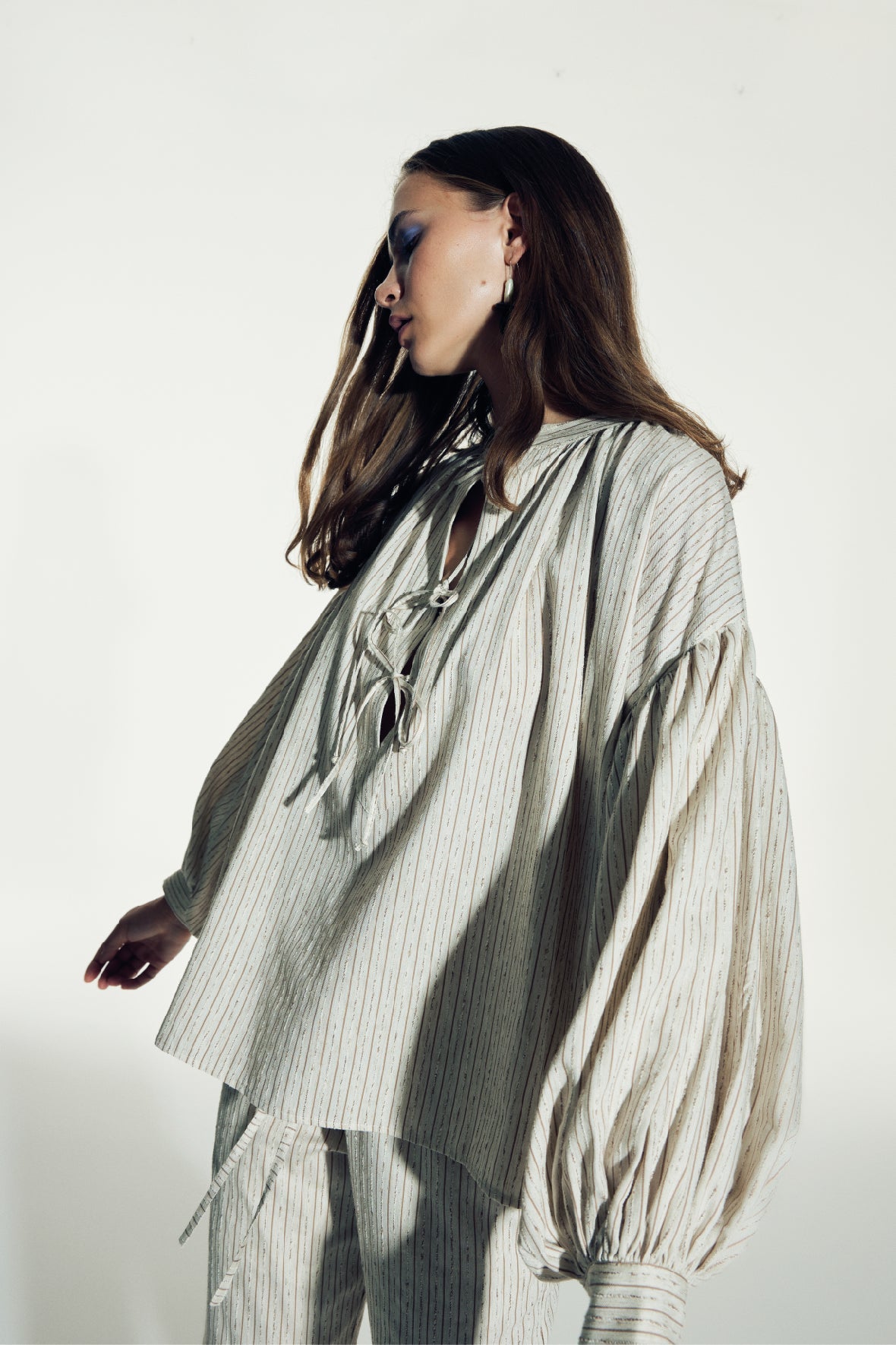 Nazlı Ceren-Eve Çizgili Keten Gömlek-Gömlek-5-Milagron.com