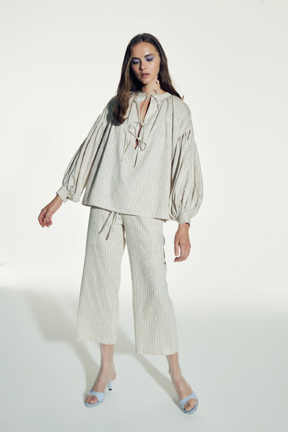 Nazlı Ceren-Eve Çizgili Keten Gömlek-Gömlek-6-Milagron.com