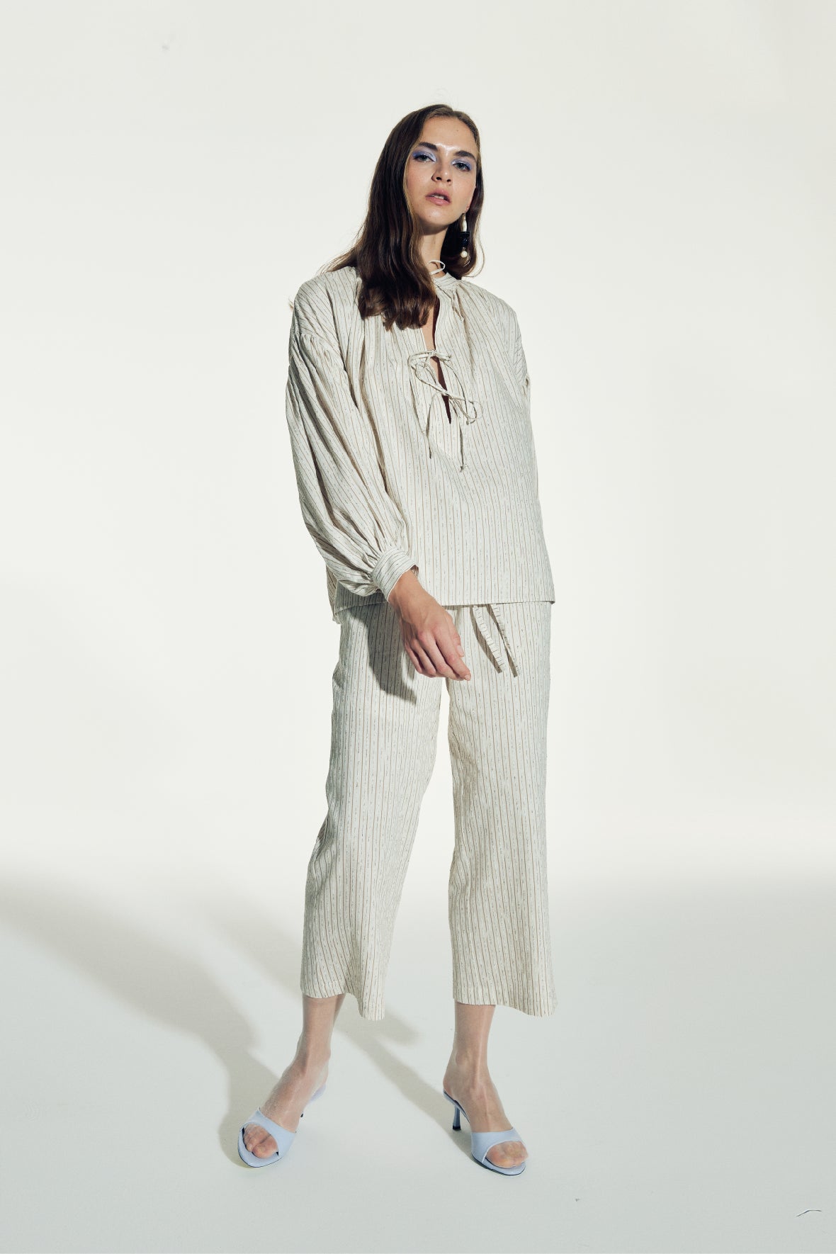 Nazlı Ceren-Eve Çizgili Keten Gömlek-Gömlek-8-Milagron.com