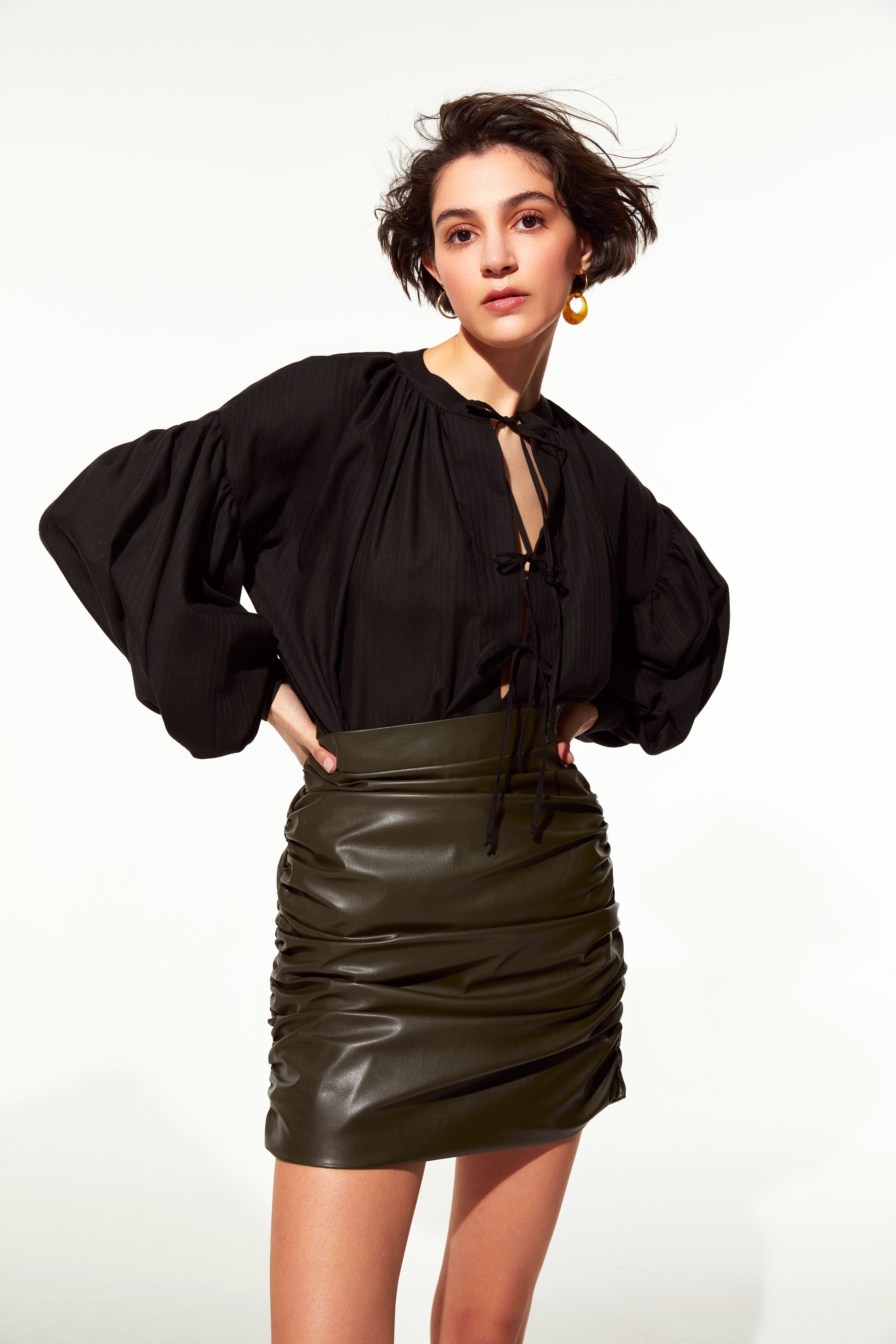 Nazlı Ceren-Eve Koton Gömlek Black-Gömlek-1-Milagron.com