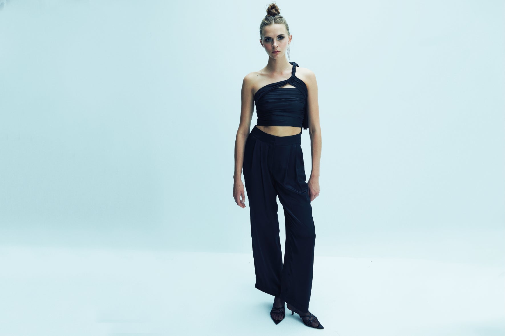 Nazlı Ceren-Evelyn Asimetrik Jarse Bluz Siyah-Bluz-10-Milagron.com